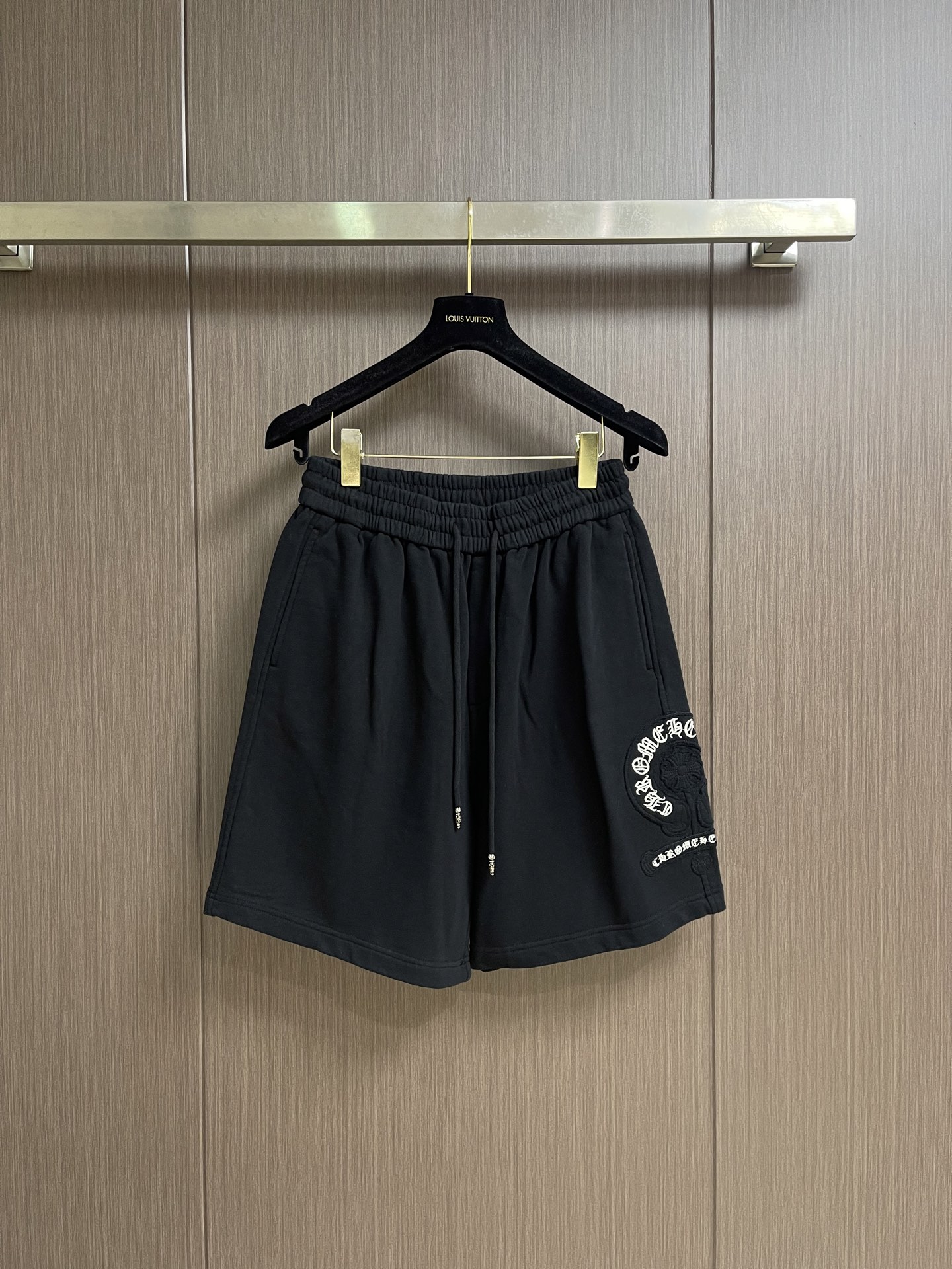 NO:842707,CH Chrome Hearts three-dimensional embroidered sports shorts, top embroidery craftsmanship with accessories, quality guaranteed fit, good fit imported fabrics, top high craftsmanship, super good fit, durable and comfortable. Sizes S-XXL,,chrome hearts,shorts,19860909CH 克罗心立体刺绣运动短裤,顶级刺绣工艺搭配附件,品质保证合身版型,版型好进口面料,顶级高工艺版型超好,耐穿又舒适.尺码S-XXL,,chrome hearts,shorts,,Men's clothing