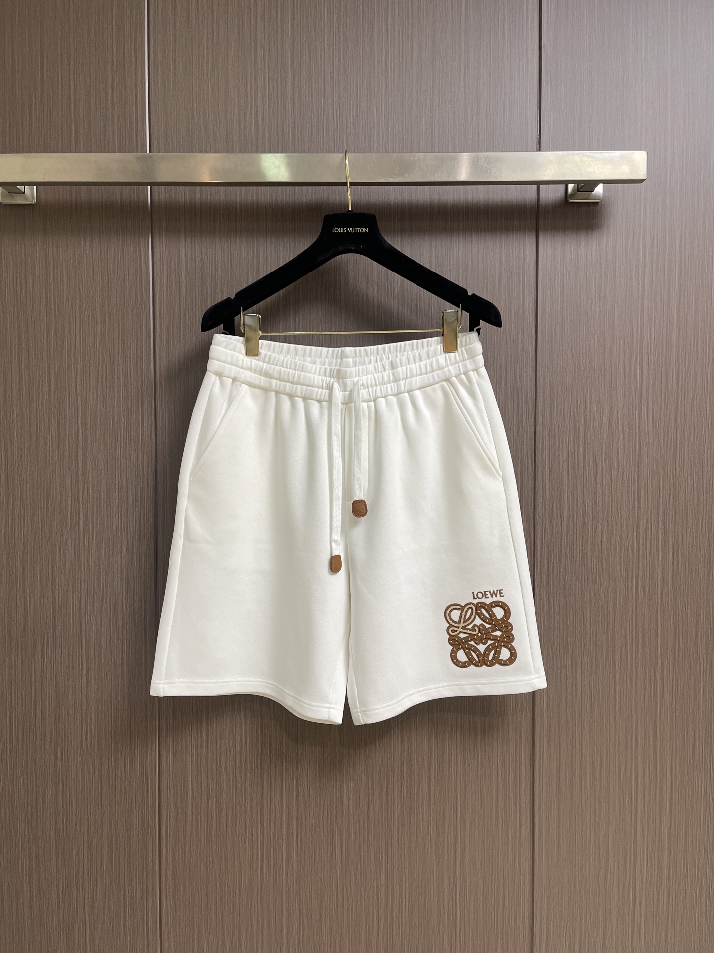 NO:847401,Loewe 2026SS spring and summer new product logo men's casual shorts, small terry custom fabrics, refreshing and fashionable colors, inspired by paulas summer vacation series. Sizes M-3XL,,loewe,shorts,19860909Loewe 2026SS春夏新品徽标 logo 男士休闲短裤,小毛圈定制面料,色系清爽时尚,灵感来源于 paulas 夏日度假系列.尺码M-3XL,,loewe,shorts,,Men's clothing
