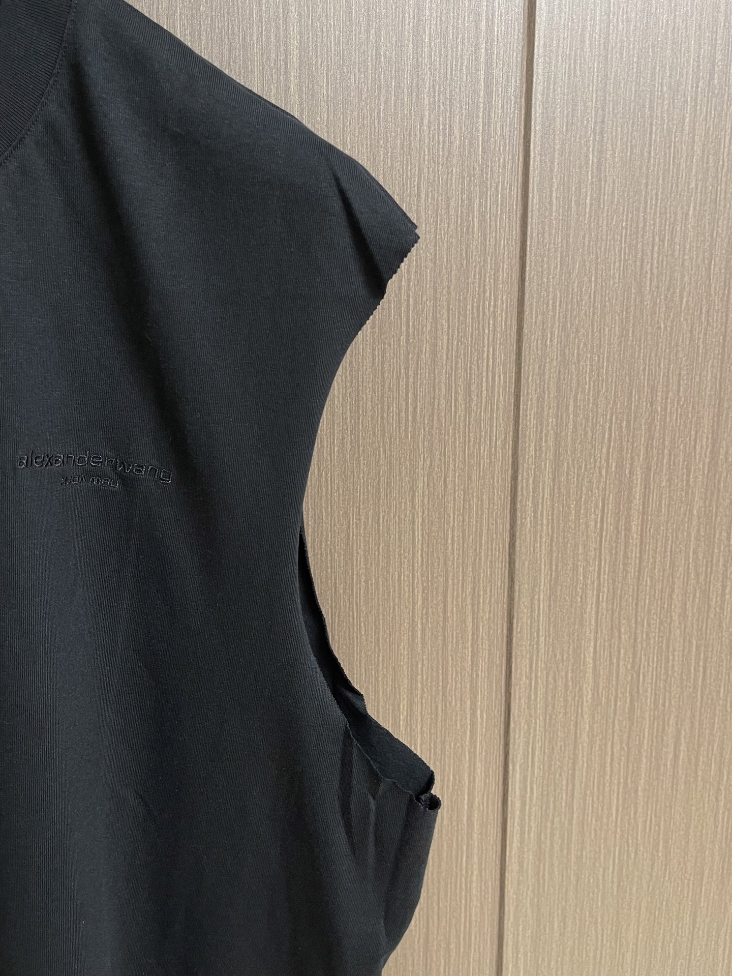 Alexander Wang 徽标刺绣坎肩背心 定制高支长绒棉 细腻柔软 舒适亲肤 以极致纯粹的黑 诠释