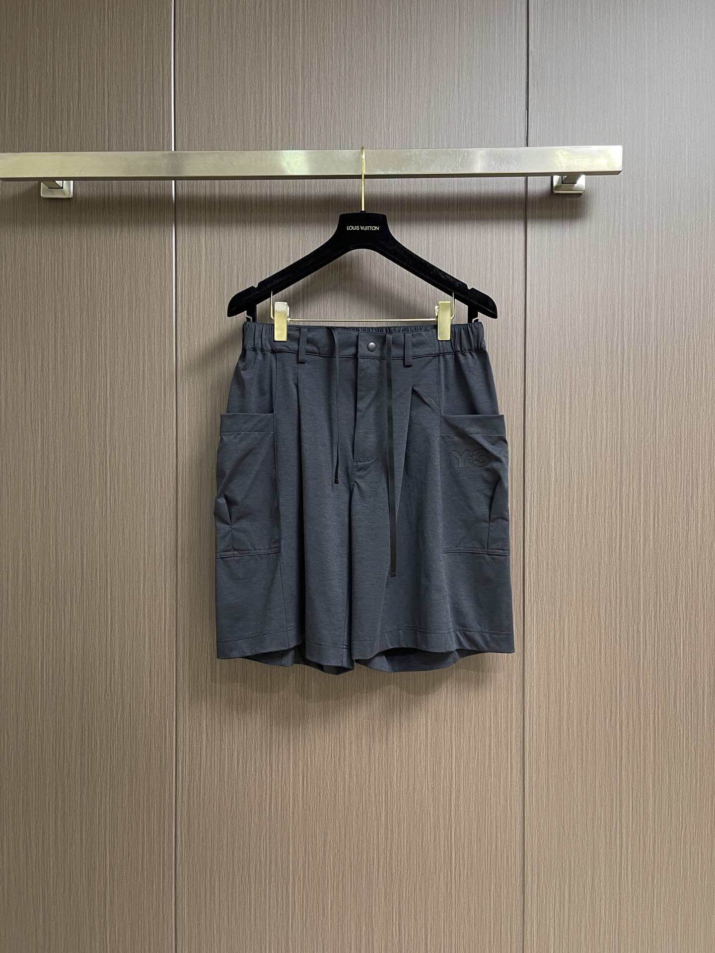 NO:875315,Y3 Yamamotoya's new high street multi-pocket shorts, 2026ss new summer style, fully customized fabrics and accessories, famous for unique tailoring design, carefully crafted version, not to be missed by fashionistas. Sizes M-XXL,,shorts,19860909Y3 山本家新款高街多袋短裤 2026ss夏季新款 面料 辅料全定制,以独特剪裁设计闻名 版型经过精心打造 时尚达人不容错过.尺码M-XXL,,shorts,,Men's clothing