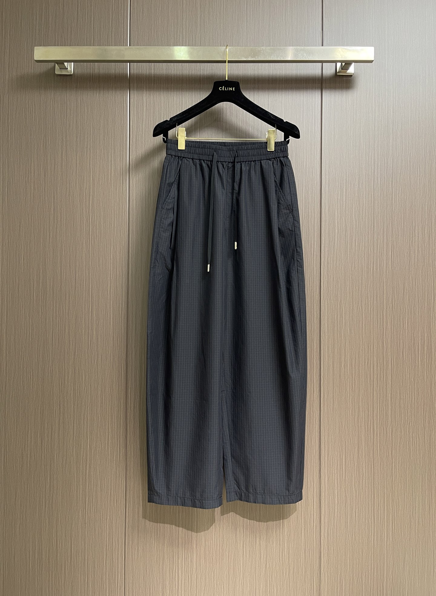 NO:875327,Zegna 2026SS new summer plaid trousers, the color is modern and fashionable, the fabric is light and breathable, it is cool and not greasy when worn close to the body, bringing you the ultimate comfortable wearing experience in the hot summer. Size M-3XL,,19860909Zegna 2026SS夏季新款格纹长裤,配色现代时尚,面料触感轻薄透气,贴身穿着凉爽不腻身,在炎热的夏天给你带来极致舒适的穿着体验.尺码M-3XL,,,Men's clothing