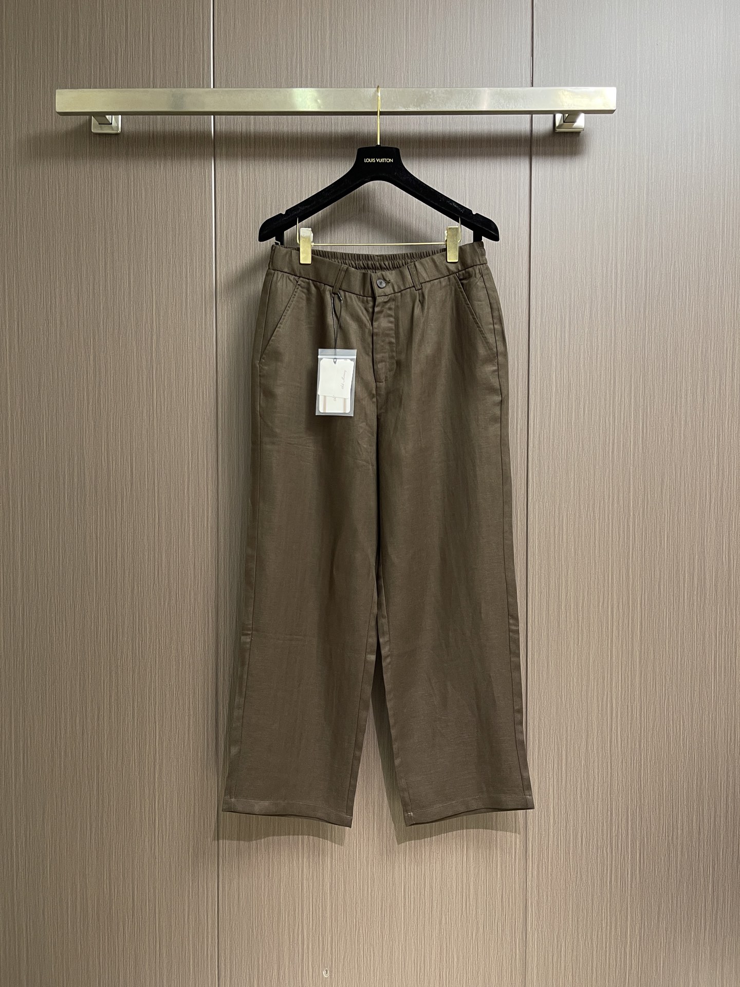 NO:856343,Zegna's new classic all-match cotton and linen casual pants, the fabric is comfortable. Made of imported cotton and linen fabrics, clean version, highlighting the elegance, excellent comfort, high-quality version, after wearing it you will feel that it is the most comfortable casual pants in the wardrobe, a must-have for men, fashionable and simple. Sizes S-XXL S size waist 74 hip 102 trouser length 100 M size waist 78 hip 106 trouser length 102 L size waist 82  Hips 110, pants length 103, XL, waist 86, hips 114, pants length 105, 2XL, waist 90, hips 118, pants length 106,,19860909Zegna 新款经典百搭棉麻休闲裤,面料舒适.釆用进口棉麻面料,净版打造,凸显优雅气质,舒适度极好,优质版型,穿上后你会觉得它是衣柜里最舒适的休闲裤,男士必备款时尚简约 尺码S-XXL S码 腰围74 臀围102 裤长100  M码 腰围78 臀围106 裤长102 L码 腰围82 臀围110 裤长103  XL码 腰围86 臀围114 裤长105 2XL码 腰围90 臀围118 裤长106,,,Men's clothing