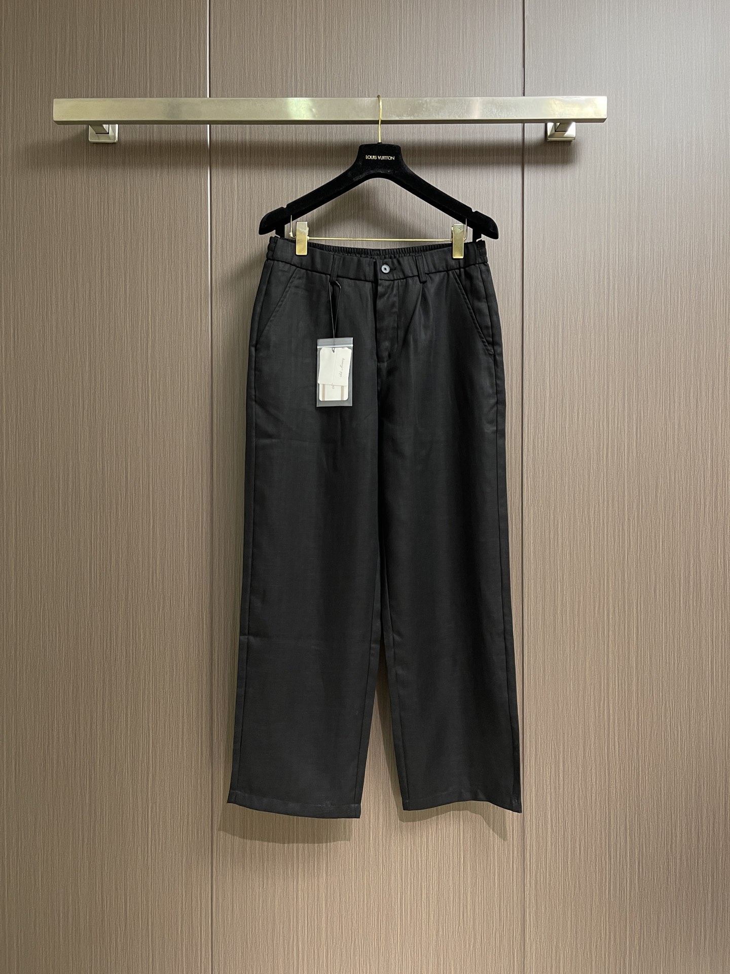 NO:856352,Zegna's new classic all-match cotton and linen casual pants, the fabric is comfortable. Made of imported cotton and linen fabrics, clean version, highlighting the elegant temperament, excellent comfort, high-quality version, after wearing it, you will feel that it is the most comfortable casual pants in the wardrobe, a must-have for men, fashionable and simple. Sizes S-XXL S size Waist 74 Hips 102 Pants length 100 M size Waist 78 Hips 106 Pants length 102 L size Waist 82 Hips 110  Pants length 103 XL, waist 86, hips 114, trouser length 105, 2XL, waist 90, hips 118, trouser length 106,,19860909Zegna新款经典百搭棉麻休闲裤,面料舒适.釆用进口棉麻面料,净版打造,凸显优雅气质,舒适度极好,优质版型,穿上后你会觉得它是衣柜里最舒适的休闲裤,男士必备款时尚简约 尺码S-XXL S码 腰围74 臀围102 裤长100  M码 腰围78 臀围106 裤长102 L码 腰围82 臀围110 裤长103  XL码 腰围86 臀围114 裤长105 2XL码 腰围90 臀围118 裤长106,,,Men's clothing