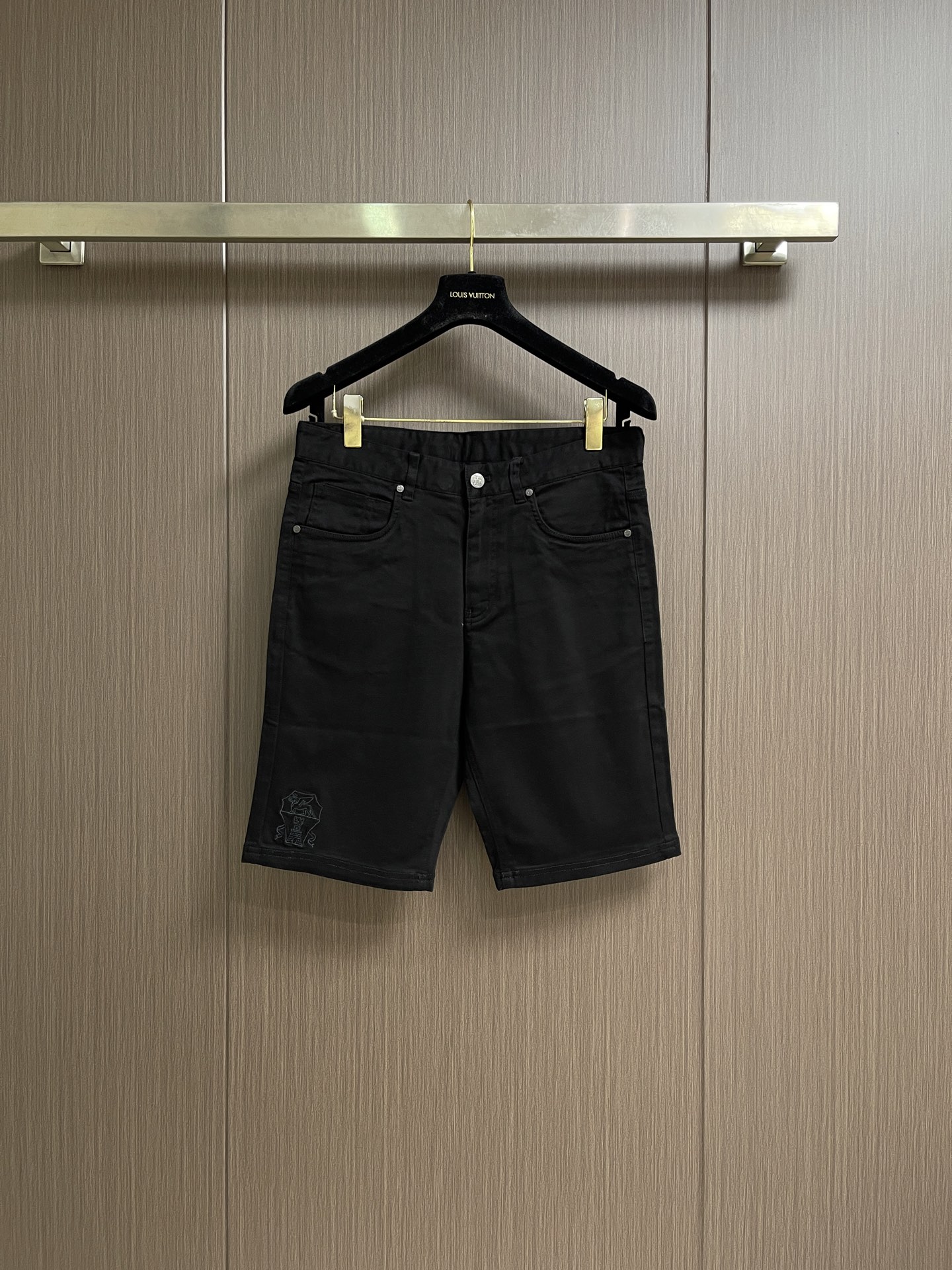 NO:856373,BC 2026ss new spring and summer denim shorts. Custom-made denim fabric imported from Japan. They have a soft feel, a slim fit on the upper body, a slim fit, and a particularly good-looking wrap around the hips. The fashionable clean version is simple and easy to match, so it has become one of the biggest selling points. It is also extremely cost-effective. There is no confusion or trouble about color conflicts. The original factory original label washed wheat is such a high-end jeans with rich inner training, absolutely fashionable, casual and versatile. Sizes 29-38, 35, no 37, shorts, jeans,19860909BC 2026ss春夏新款牛仔短裤.定制日本进口丹宁面料,手感柔软上身修身显瘦包臀特别好看完胜,时尚净版潮流简单易搭配因此已成为最大卖点之一而性价比又极高,没有颜色冲突的困惑或困扰,原厂原标水洗麦 这么一款丰富内练高端牛仔裤,绝对时尚休闲百搭款.尺码29-38 有35 无37,,shorts,jeans,,Men's clothing