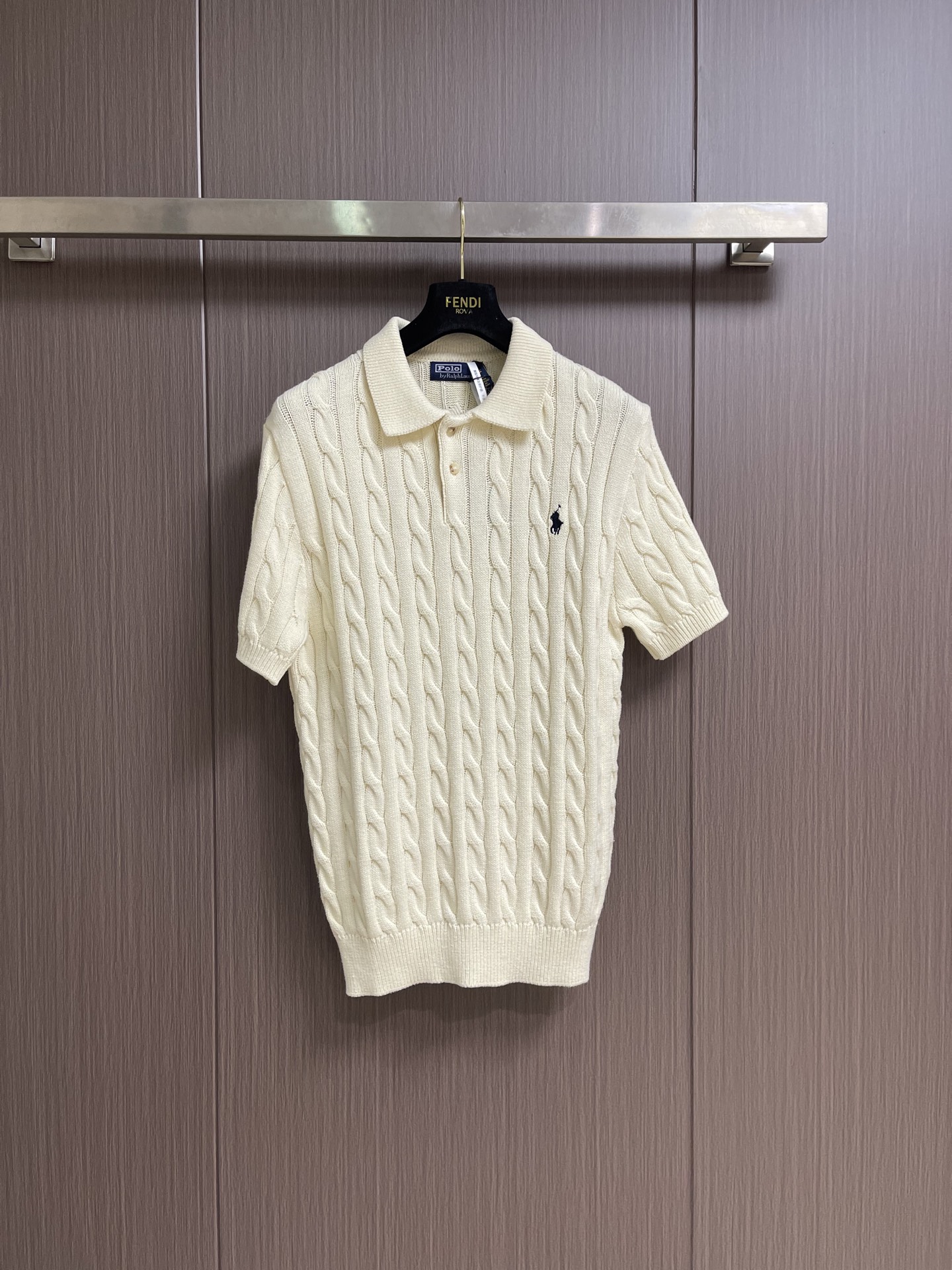 NO:875348,Ralph Lauren RL 2026SS cotton cable knitted collar knitted polo shirt, double-ply ten-count high-precision 100-count cotton yarn, imported embroidery, wool enzyme washing, customized 11 buttons, customized 11 trademarks, fitted version Sizes S-XL  Length 70 XL, bust 118, shoulder width 45, length 72, loro piana,19860909Ralph Lauren RL 拉夫劳伦2026SS棉质绞花编结领针织Polo衫,双股十支高精百支棉纱,进口刺绣,毛料酵洗,定制11纽扣,定制11商标,合身版型 尺码S-XL S码 胸围100 肩宽42 衣长66 M码胸围106 肩宽43 衣长68 L码 胸围112肩宽44 衣长70 XL码 胸围118肩宽45 衣长72,,loro piana,,Men's clothing