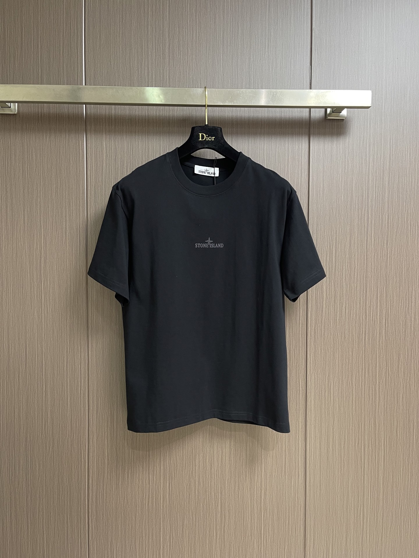 NO:875332,Stone lsland's new three-dimensional printed T-shirt is made of 280g heavyweight pure cotton fabric. The whole piece is washed with soft water, soft and shrink-free. It can be matched with the same style to create a fashionable look and control various occasions. Customized accessories, complete with three standards, same style for men and women!  Size M-XXL,,tees,t-shirt,19860909Stone lsland石头岛新款立体印花T恤,280克重磅纯棉面料 整件做加柔洗水,柔软无缩率.能与同款搭配营造时尚造型,驾驭各种场合,定制辅料,三标齐全,男女同款！尺码M-XXL,,tees，t-shirt,,Men's clothing