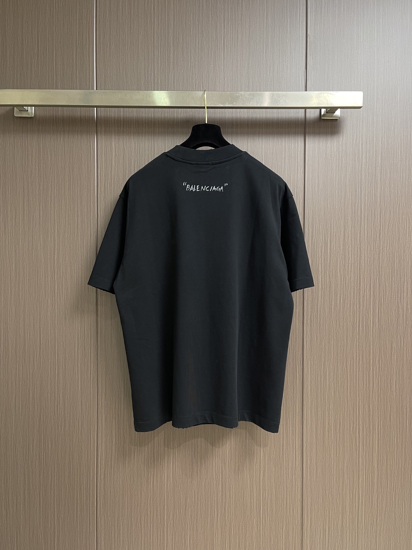 Balenciaga 520人像印花短袖t恤，这款T恤采用重磅纯棉面料，经过预缩水处理，触感柔软透气，久