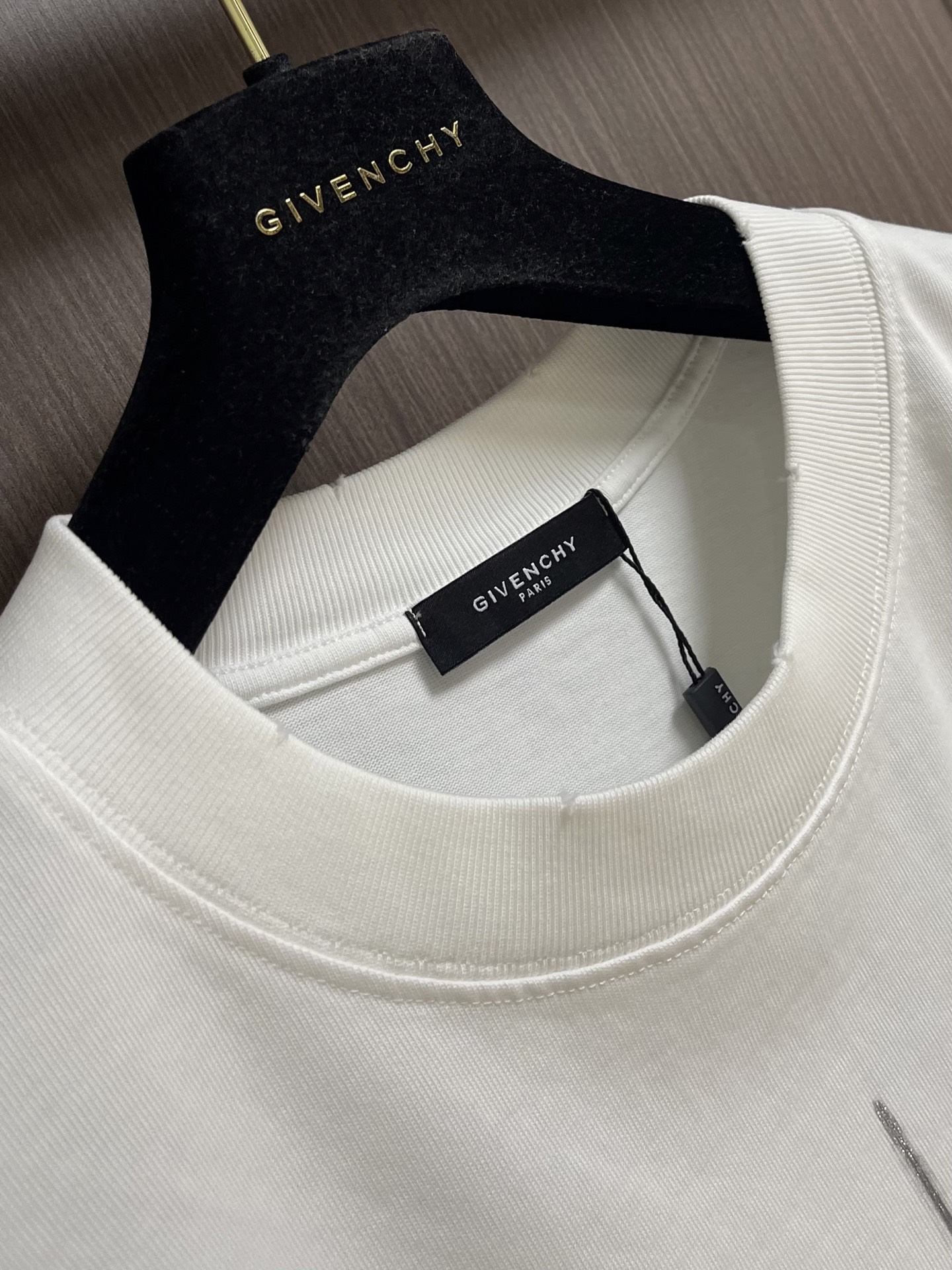 Givenchy 2026SS春夏新款人像印花标识圆领短袖T恤，定制密织绵纹罗纹棉粹，人像印记点缀于胸前