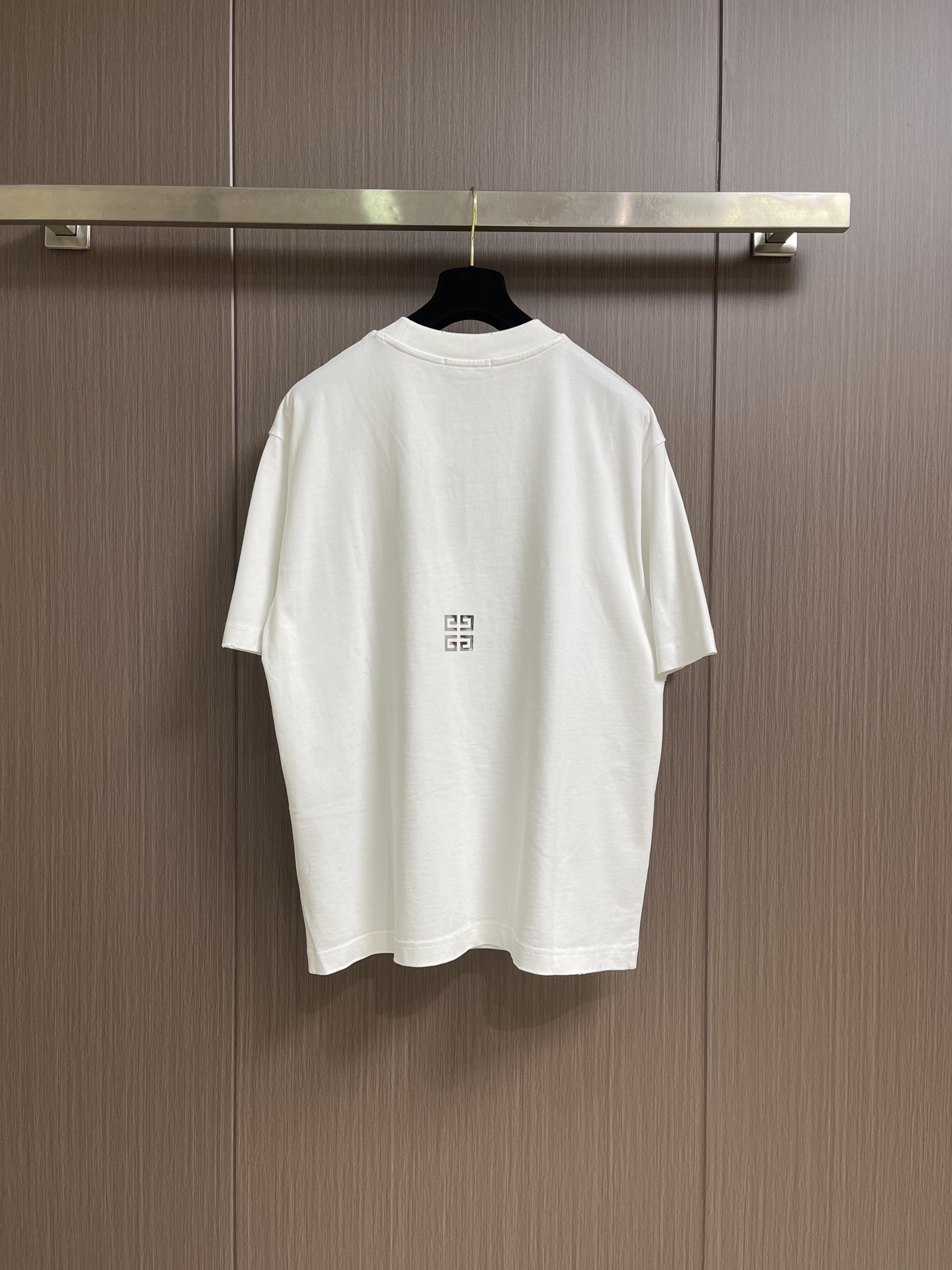 Givenchy 2026SS春夏新款人像印花标识圆领短袖T恤，定制密织绵纹罗纹棉粹，人像印记点缀于胸前