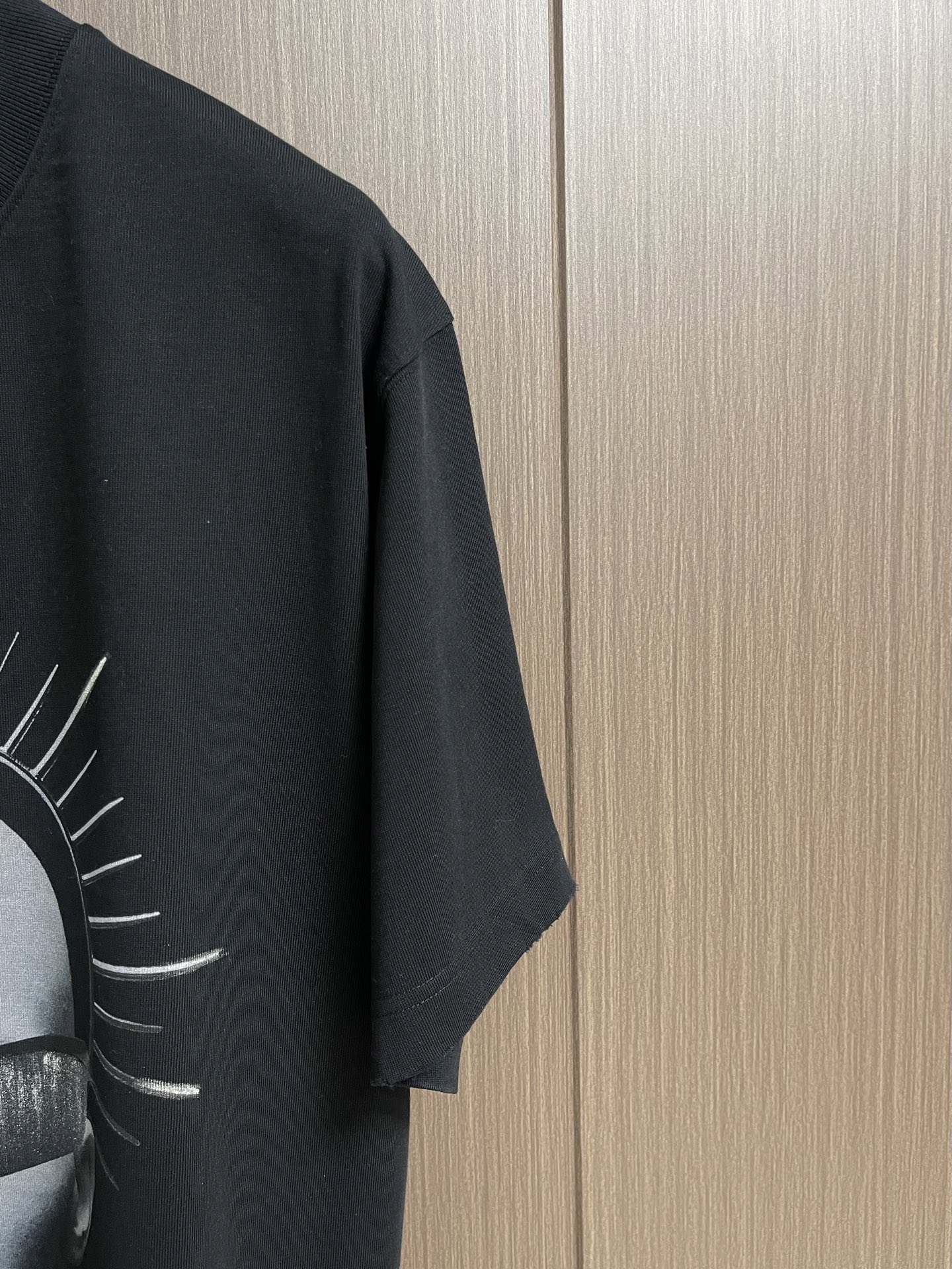 Givenchy 2026SS春夏新款人像印花标识圆领短袖T恤，定制密织绵纹罗纹棉粹，人像印记点缀于胸前