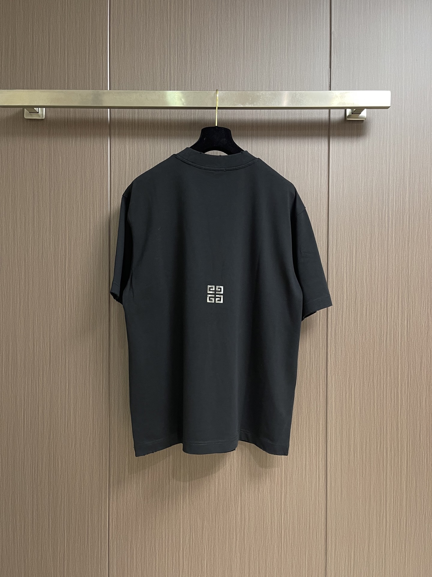 Givenchy 2026SS春夏新款人像印花标识圆领短袖T恤，定制密织绵纹罗纹棉粹，人像印记点缀于胸前
