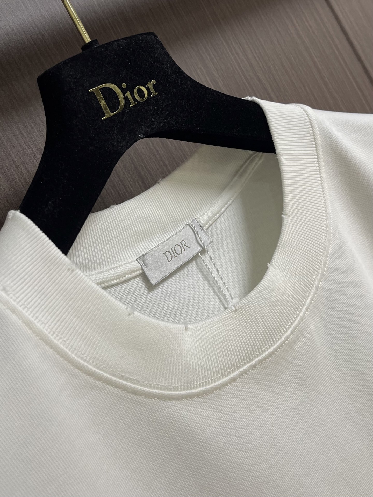 Dior 2026SS春夏新款涂鸦图案圆领短袖T恤，纯棉面料，上身柔软，舒适透气，质感十足！做工精细！饰