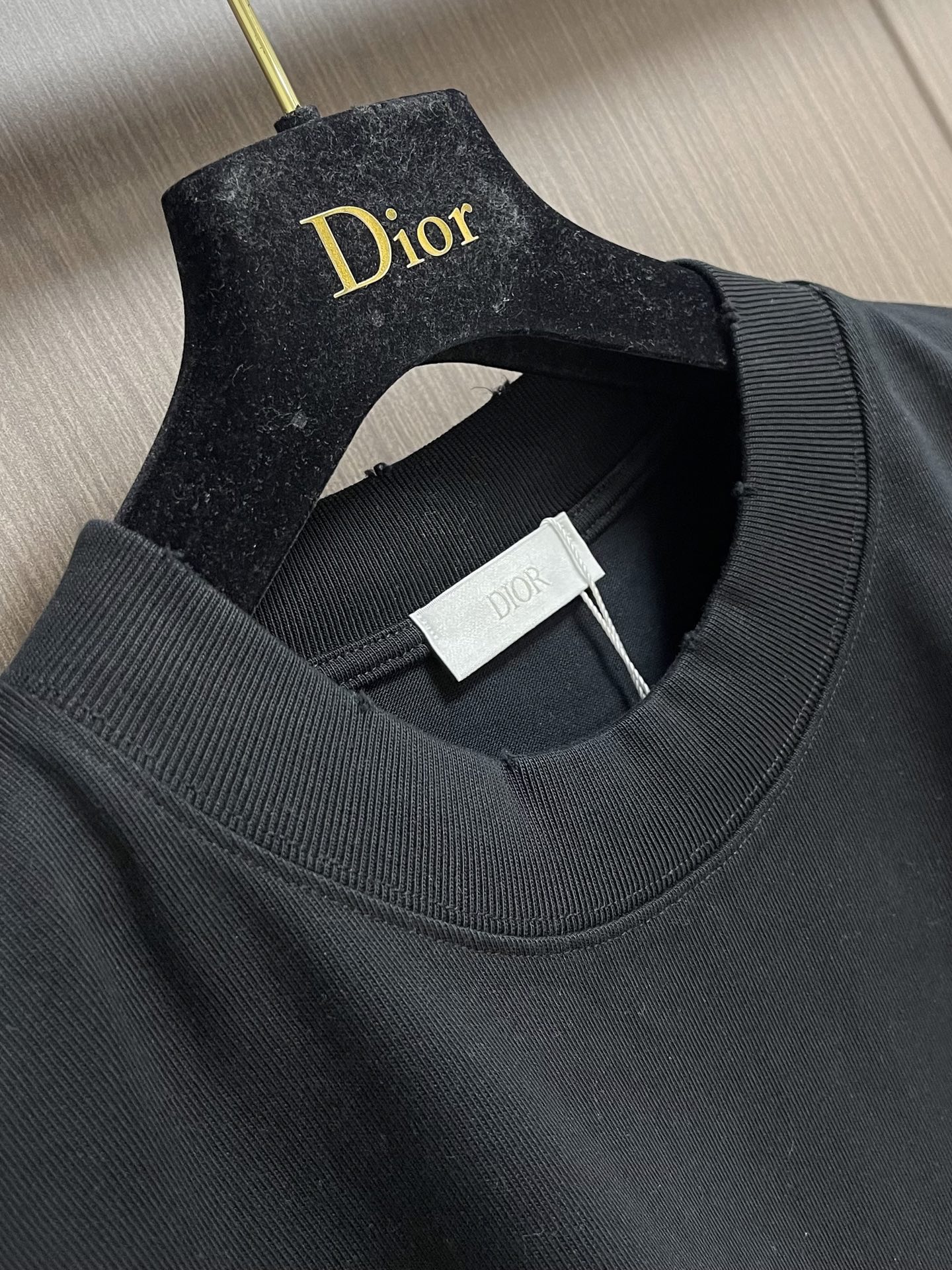 Dior 2026SS春夏新款涂鸦图案圆领短袖T恤，纯棉面料，上身柔软，舒适透气，质感十足！做工精细！饰