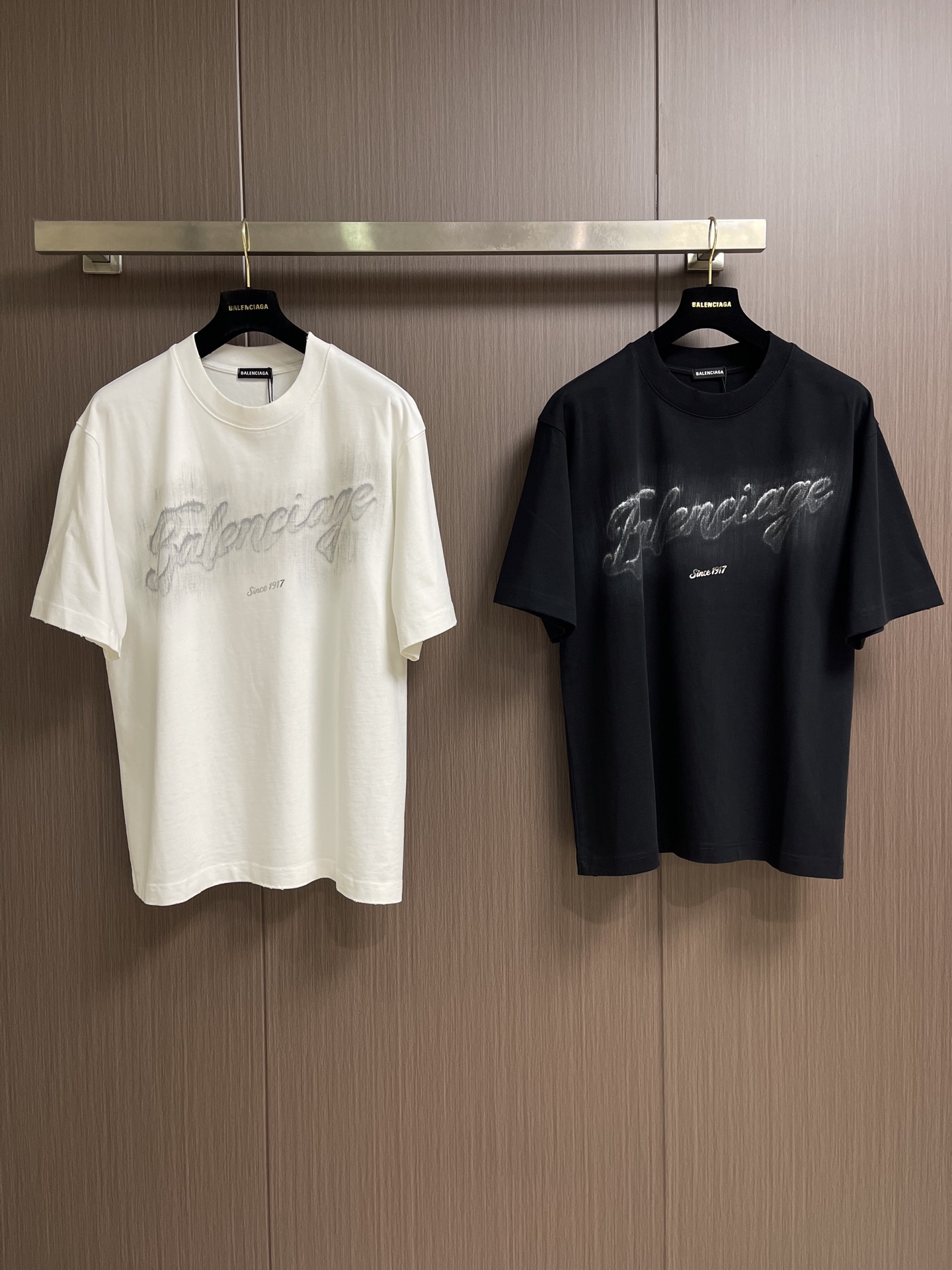 Balenciaga 2026ss新款印花短袖T恤，成衣洗水，设计感十足 ，面料采用巴黎ZP定织定染全棉