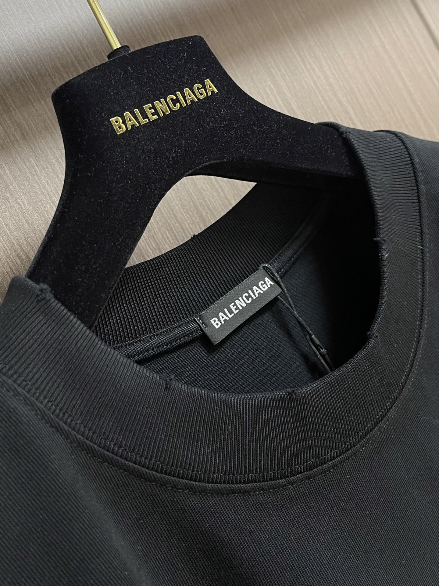 Balenciaga 2026ss新款印花短袖T恤，成衣洗水，设计感十足 ，面料采用巴黎ZP定织定染全棉