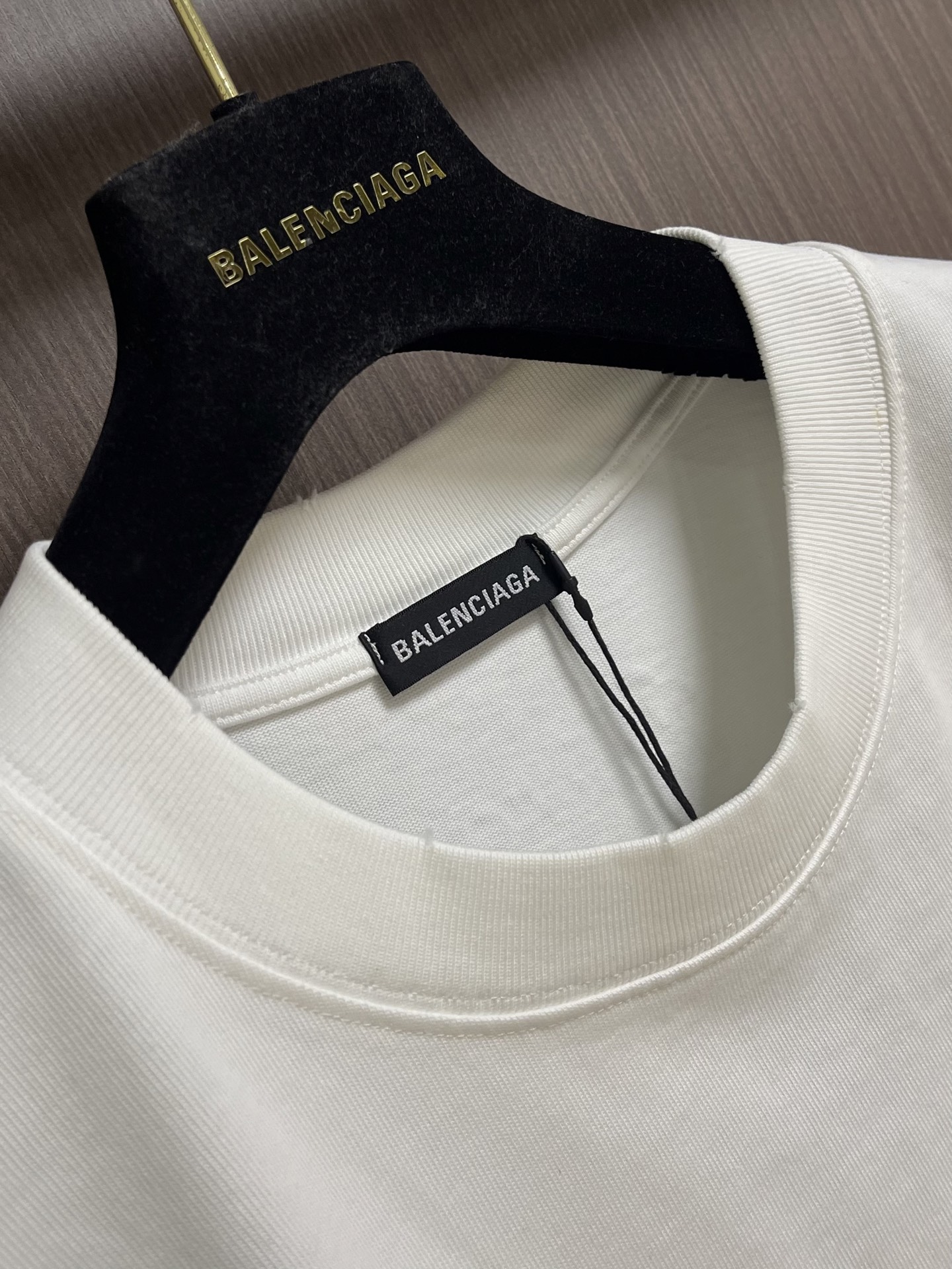Balenciaga 2026ss新款印花短袖T恤，成衣洗水，设计感十足 ，面料采用巴黎ZP定织定染全棉