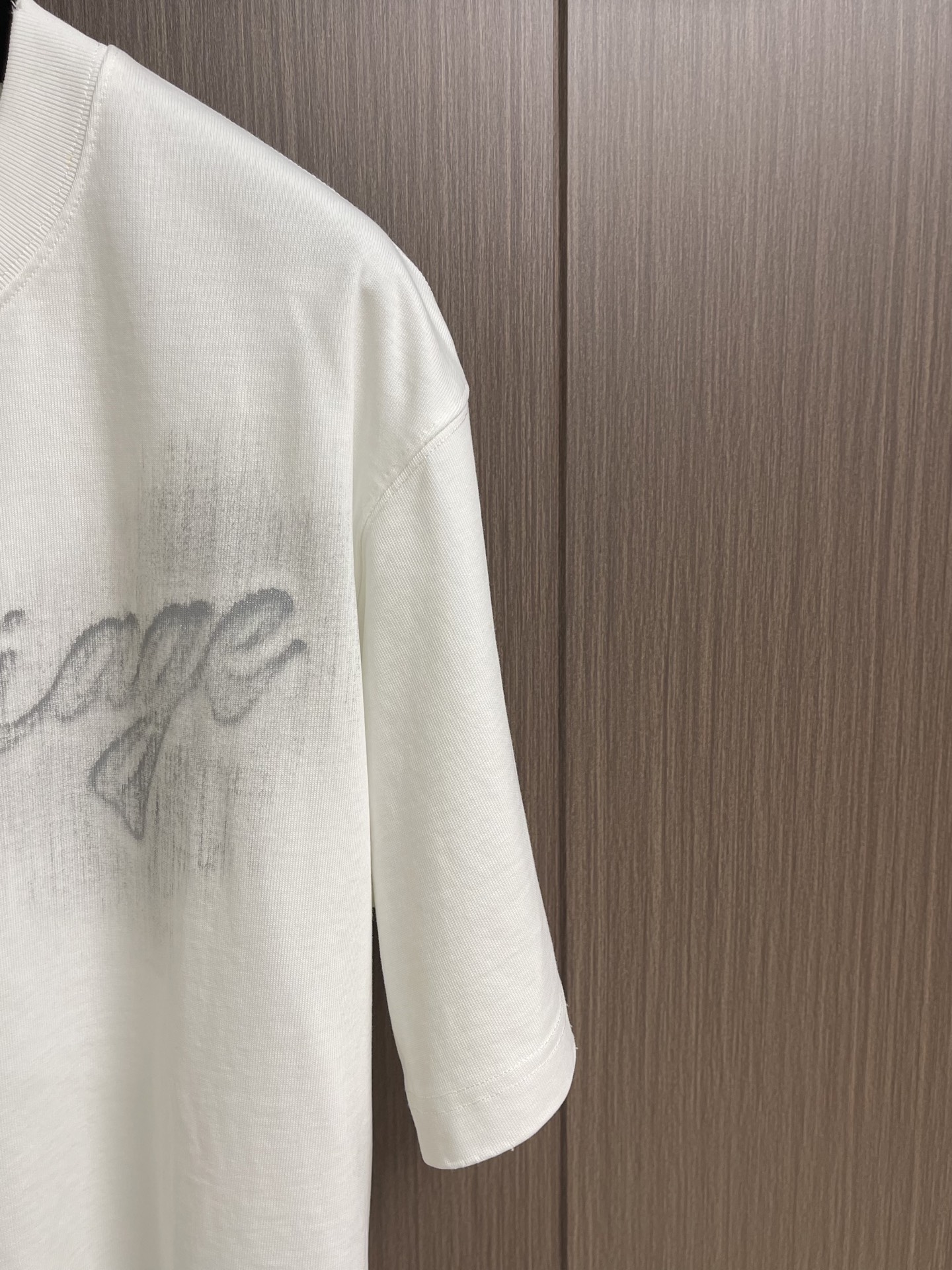 Balenciaga 2026ss新款印花短袖T恤，成衣洗水，设计感十足 ，面料采用巴黎ZP定织定染全棉