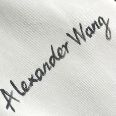 Alexander wang 后背插画印花短袖T恤,宽阔的版型,oversize的腔调,营造随性洒脱的生 Alexander wang 后背插画印花短袖T恤,宽阔的版型,oversize的腔调,营造随性洒脱的生