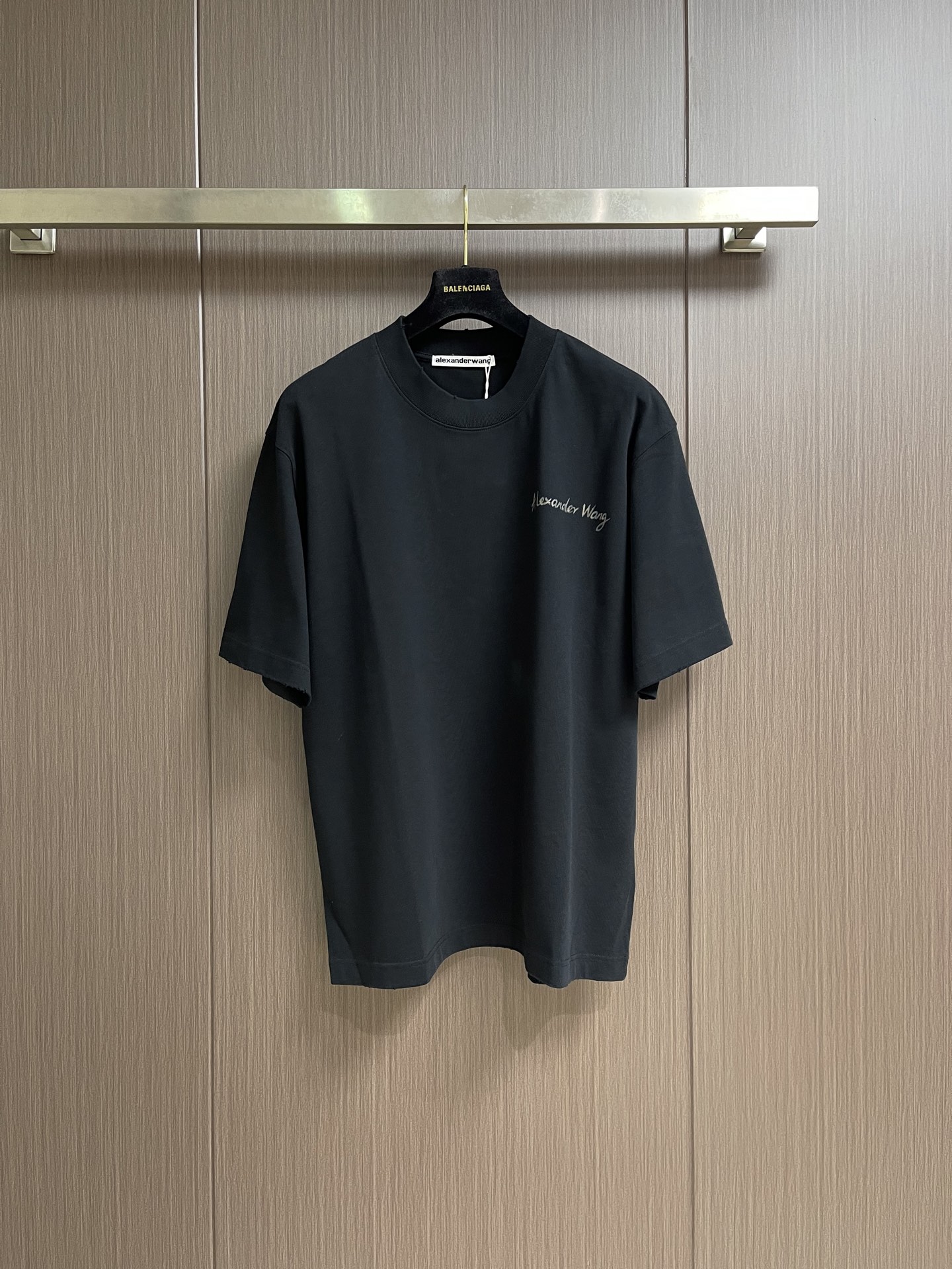 Alexander wang 后背插画印花短袖T恤，宽阔的版型，oversize的腔调，营造随性洒脱的生