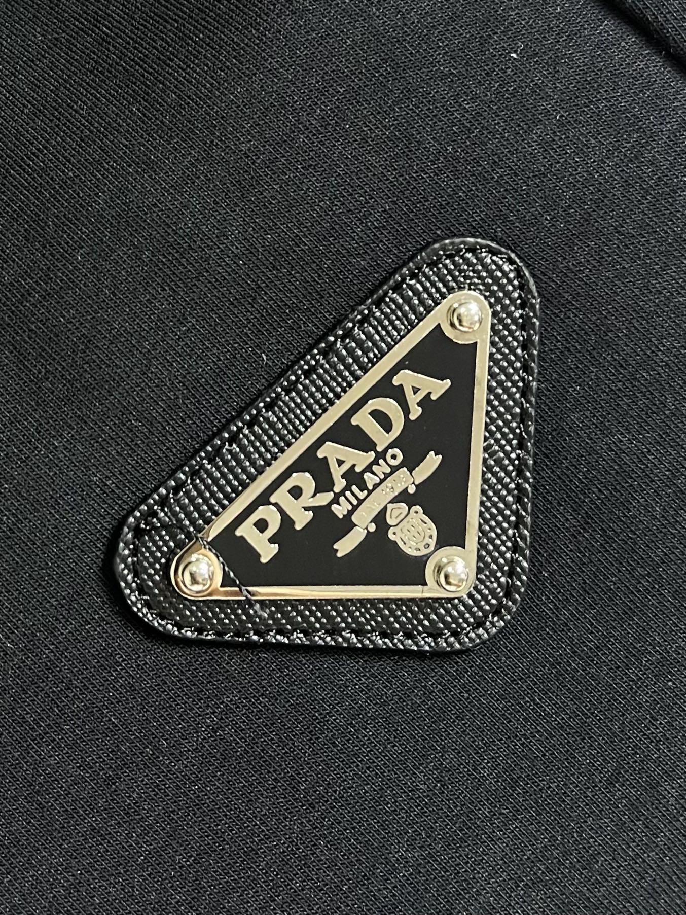Prada logo三角标识运动短裤，万能搭配的基础款 这条短裤值得拥有，高级感十足，高标配的男女同款 
