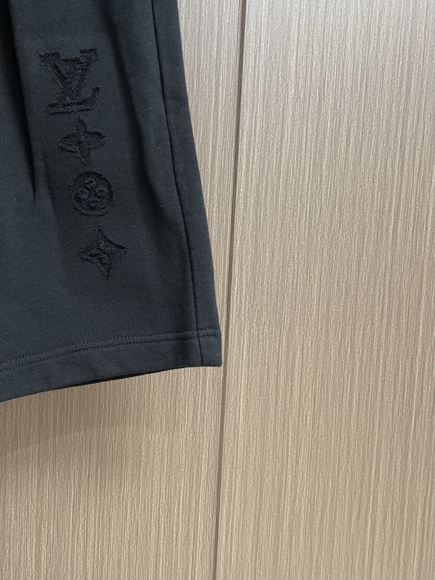 LV 2026ss logo标识烧花短裤 男女日常通勤穿搭必备单品 采用320克纯棉双纱鱼鳞毛圈面料定制