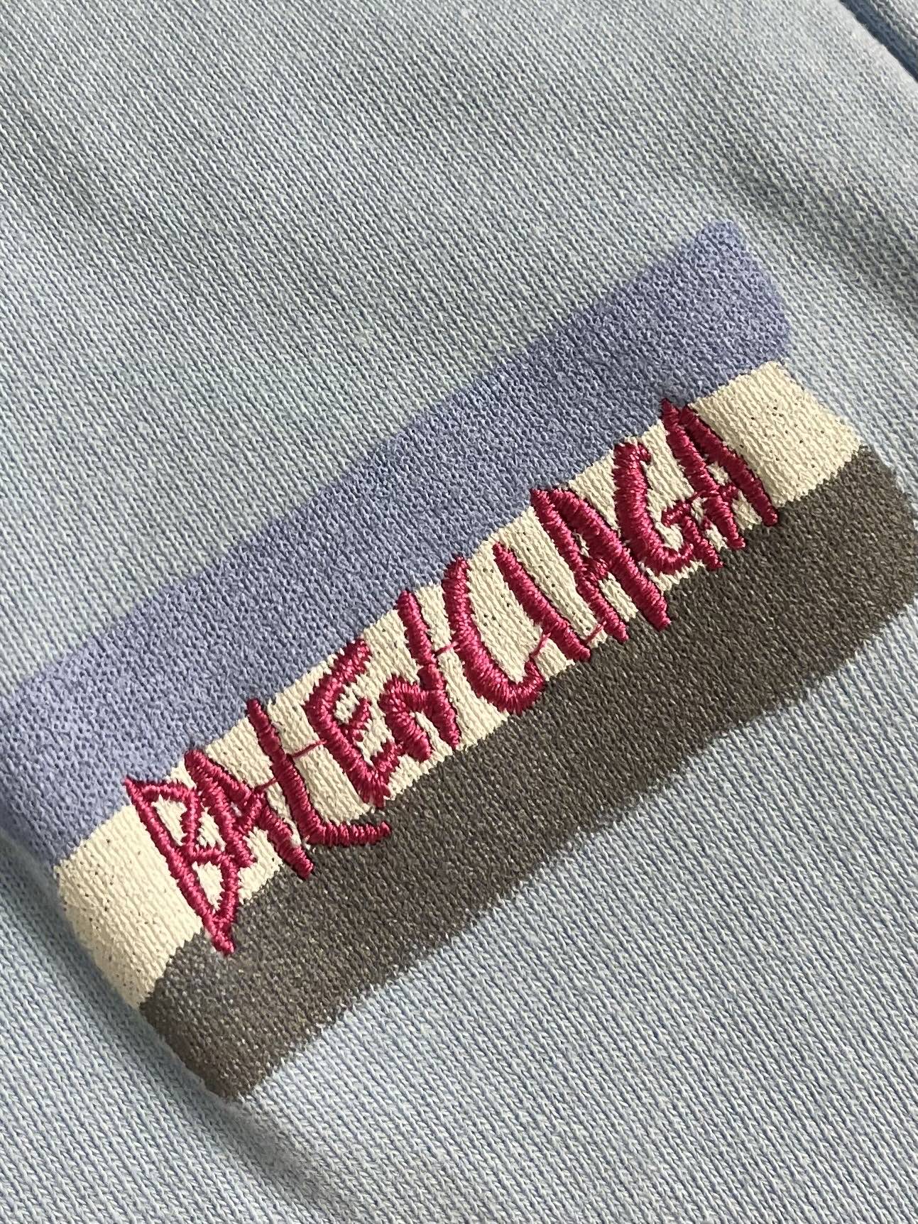 Balenciaga 胶带做旧饰边刺绣运动短裤，这件Balenciaga巴黎世家SS26休闲短裤，甄选重
