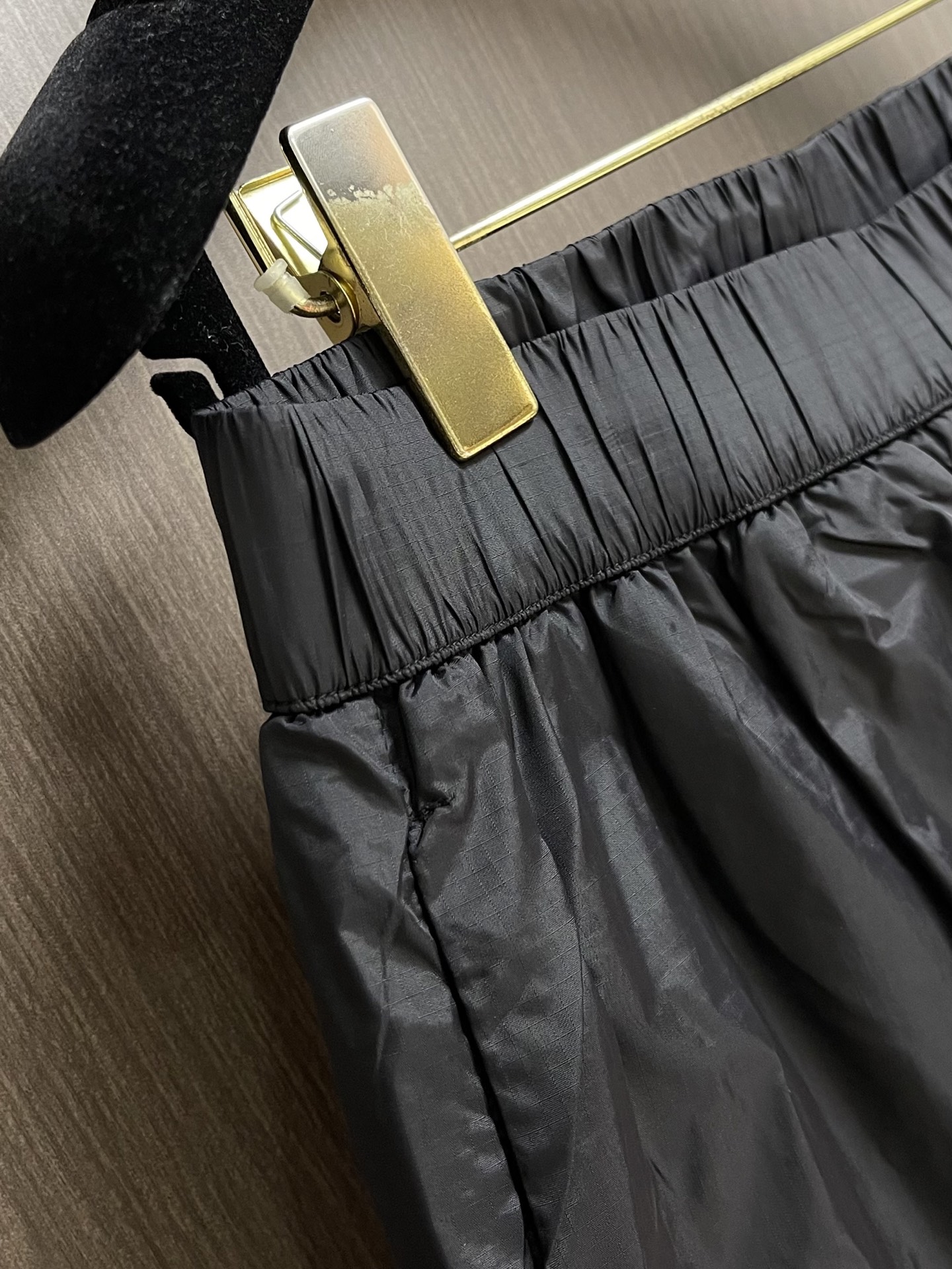 Moncler 2026ss夏季新款运动短裤，定制高密斜纹梭织 以及细密网眼衬里 清爽透气 舒适贴肤 模
