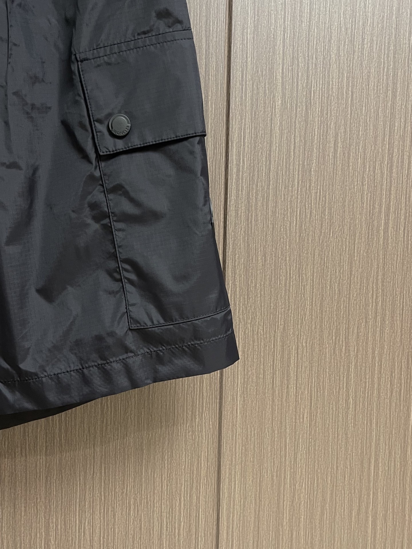 Moncler 2026ss夏季新款运动短裤，定制高密斜纹梭织 以及细密网眼衬里 清爽透气 舒适贴肤 模
