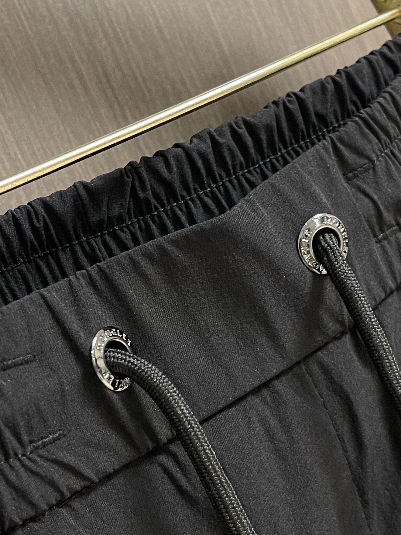 Moncler 2026ss早春新款男士休闲卫裤。很有时代气息 立体修身裁剪版型，休闲外出，居家都是最佳