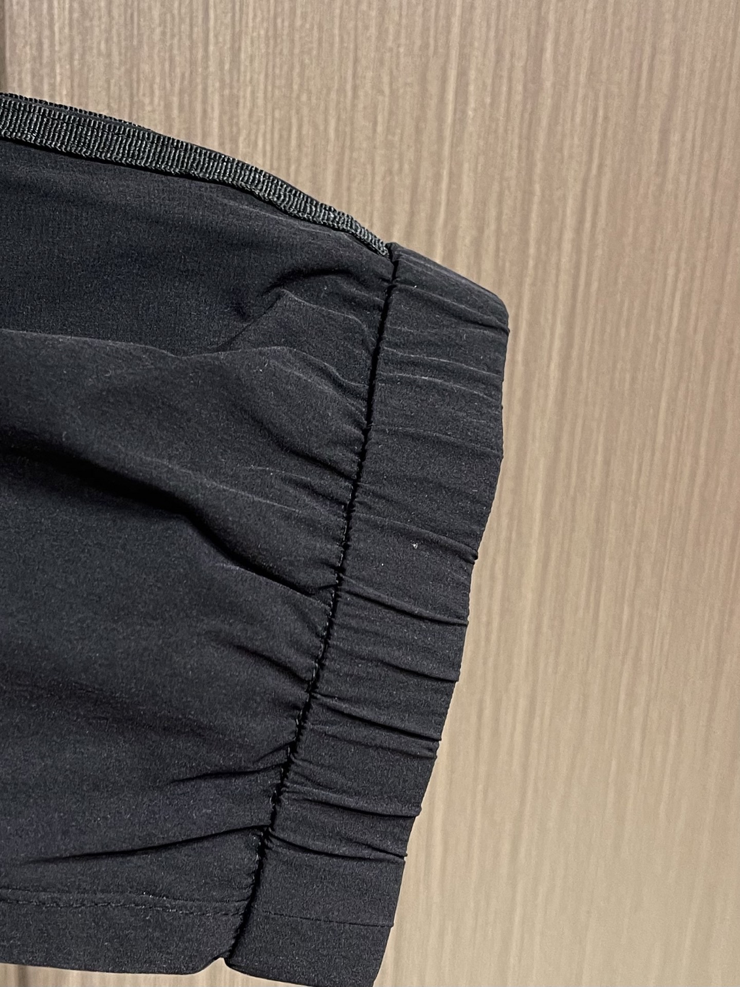 Moncler 2026ss早春新款男士休闲卫裤。很有时代气息 立体修身裁剪版型，休闲外出，居家都是最佳