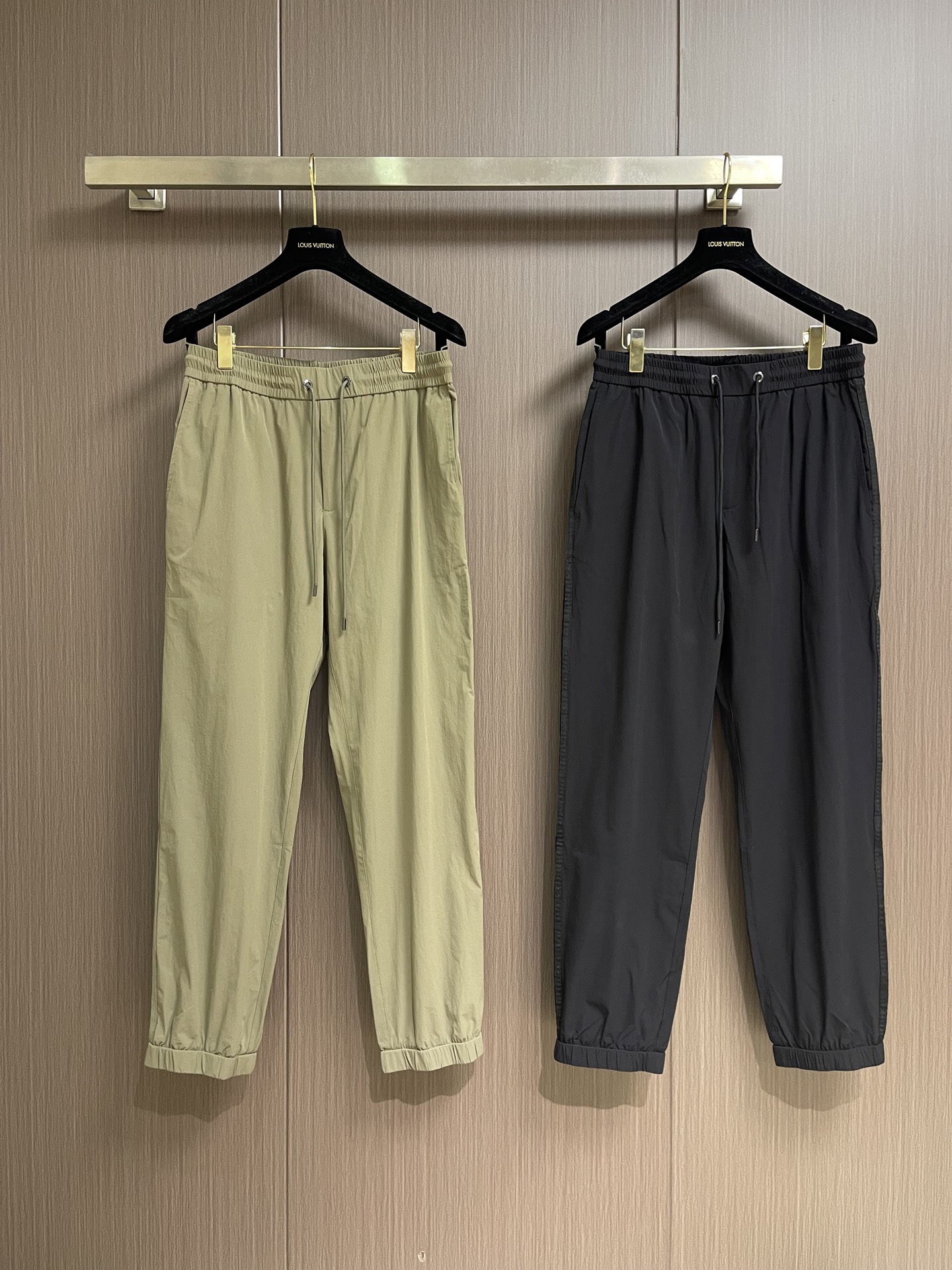Moncler 2026ss早春新款男士休闲卫裤。很有时代气息 立体修身裁剪版型，休闲外出，居家都是最佳