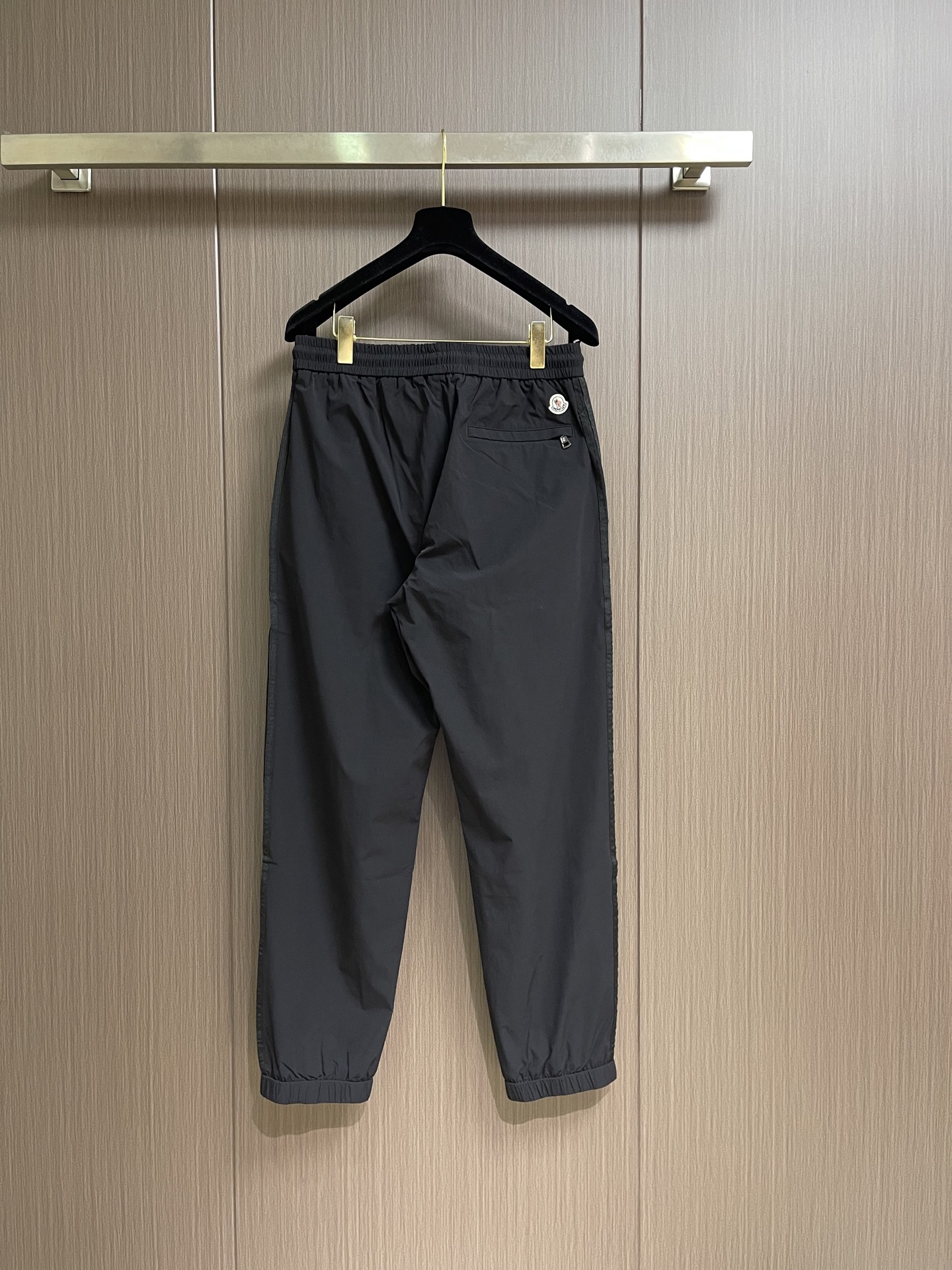 Moncler 2026ss早春新款男士休闲卫裤。很有时代气息 立体修身裁剪版型，休闲外出，居家都是最佳