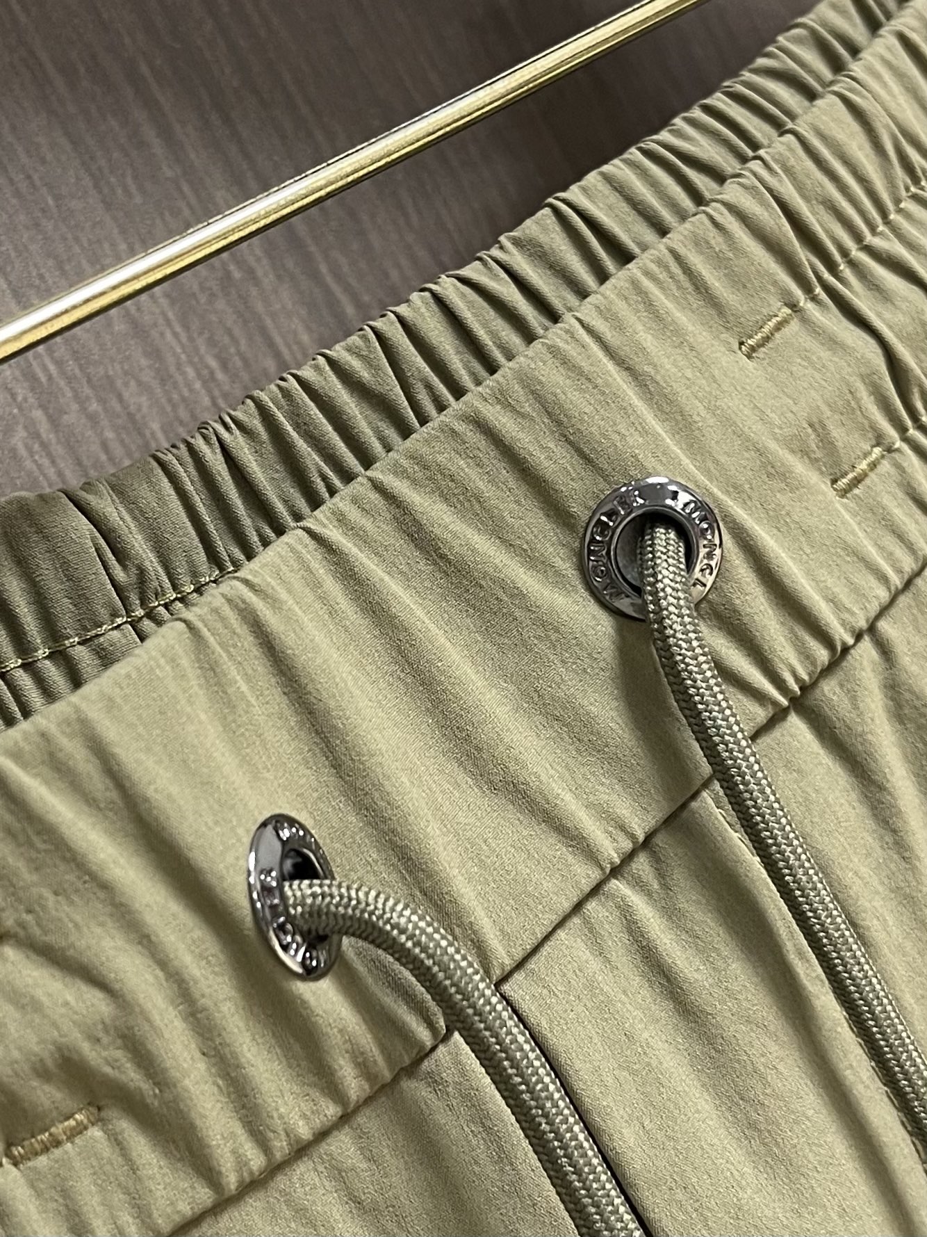 Moncler 2026ss早春新款男士休闲卫裤。很有时代气息 立体修身裁剪版型，休闲外出，居家都是最佳