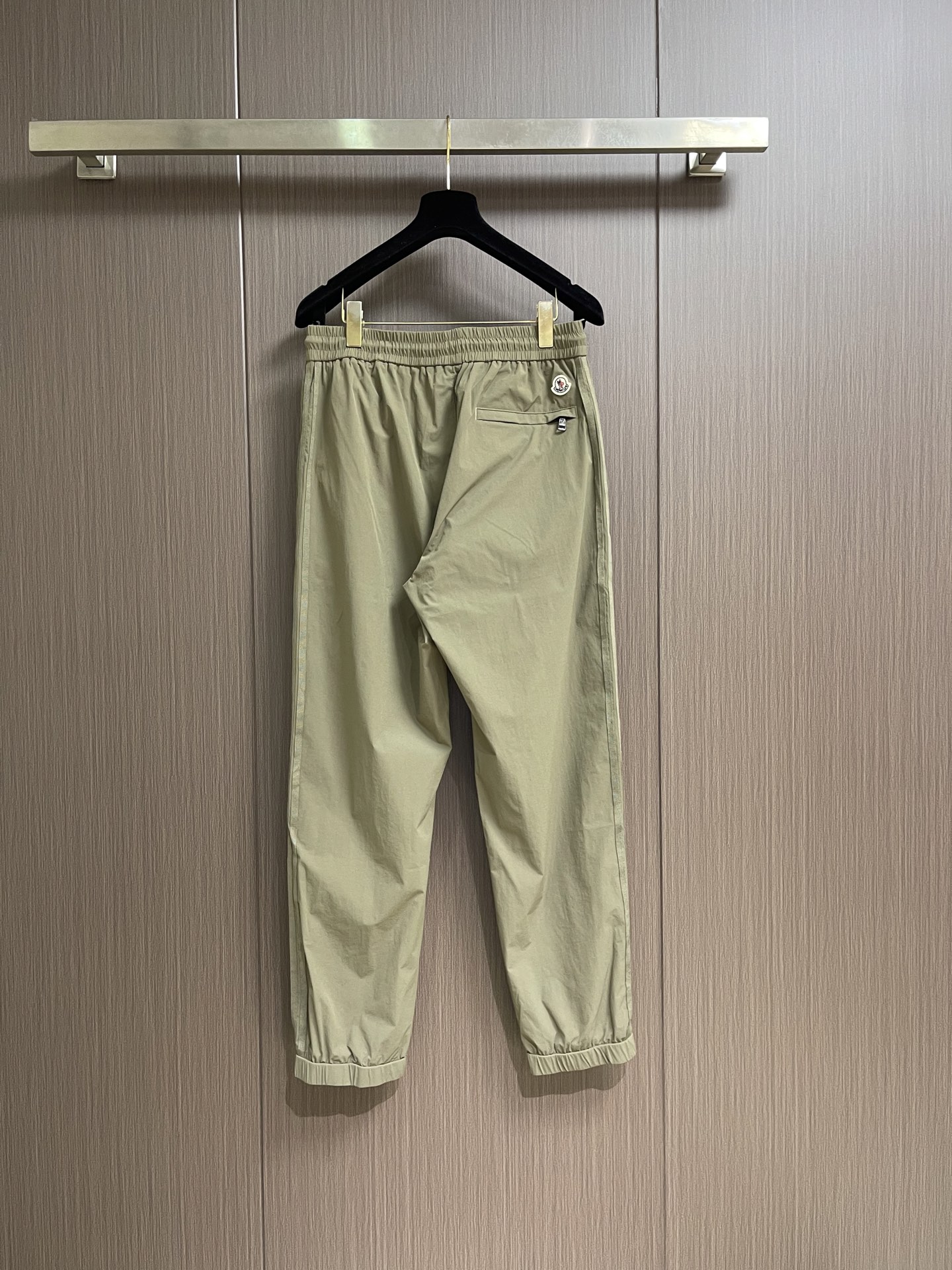 Moncler 2026ss早春新款男士休闲卫裤。很有时代气息 立体修身裁剪版型，休闲外出，居家都是最佳