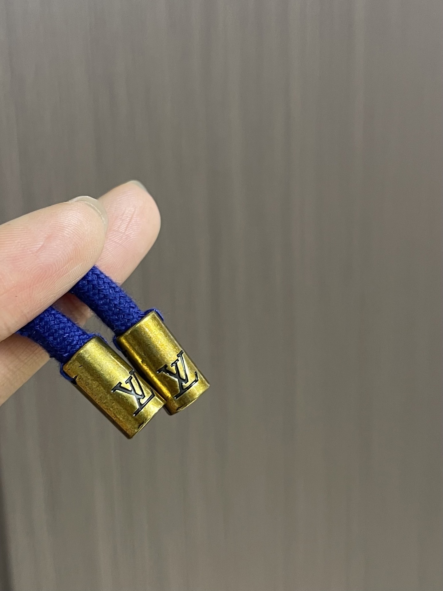LV 字母暗纹提花针织衫短裤，这款LV提花针织休闲短裤采用高品质针织面料打造，面料软糯亲肤且富有弹性，上