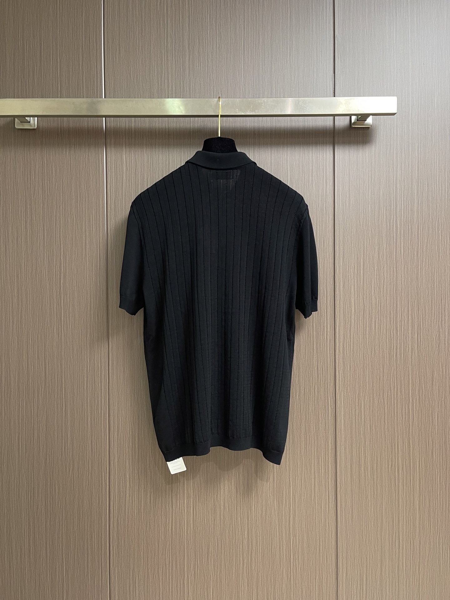 Brunello Cucinelli Bc 竖条镂空针织Polo针织开衫，这款米白色针织短袖Polo衫，