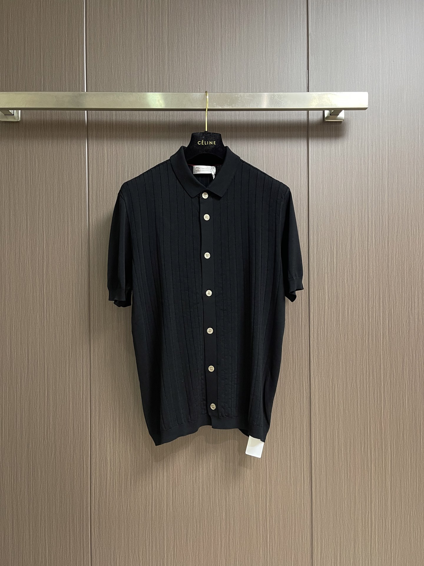 Brunello Cucinelli Bc 竖条镂空针织Polo针织开衫，这款米白色针织短袖Polo衫，