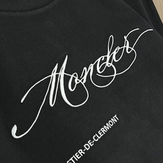 Moncler 立体手写刺绣标识短袖T恤,经典短袖3标齐全,潮男时尚,无论是上身舒适度还是都是无可比拟的 Moncler 立体手写刺绣标识短袖T恤,经典短袖3标齐全,潮男时尚,无论是上身舒适度还是都是无可比拟的