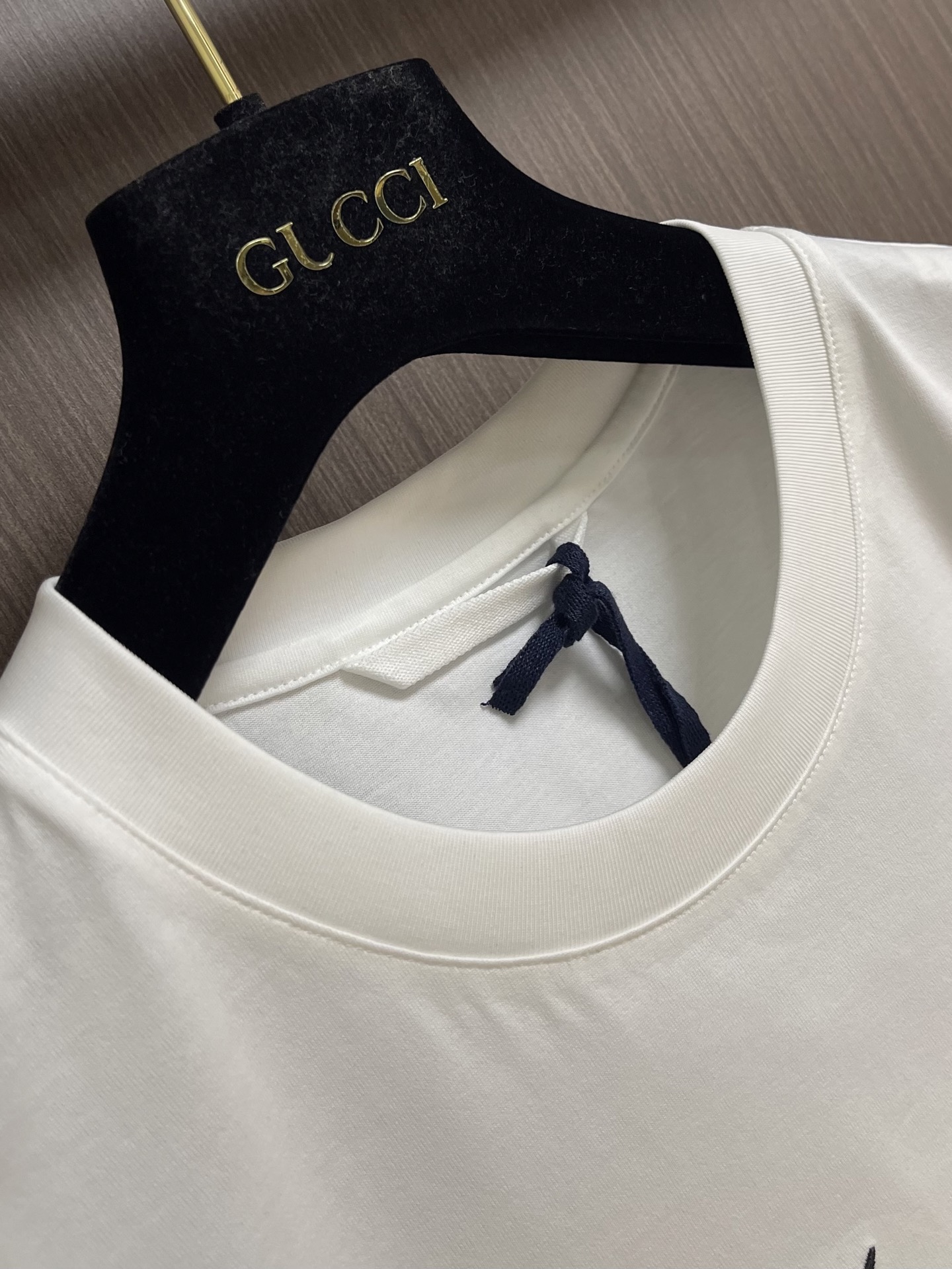 Moncler 立体手写刺绣标识短袖T恤，经典短袖3标齐全，潮男时尚，无论是上身舒适度还是都是无可比拟的