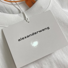 Alexander Wang 徽标刺绣坎肩背心,定制高支长绒棉 细腻柔软 舒适亲肤 以极致纯粹的白 诠释 Alexander Wang 徽标刺绣坎肩背心,定制高支长绒棉 细腻柔软 舒适亲肤 以极致纯粹的白 诠释