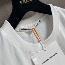 Alexander Wang 徽标刺绣坎肩背心,定制高支长绒棉 细腻柔软 舒适亲肤 以极致纯粹的白 诠释 Alexander Wang 徽标刺绣坎肩背心,定制高支长绒棉 细腻柔软 舒适亲肤 以极致纯粹的白 诠释