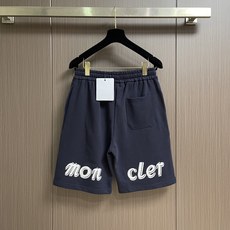 MONCLER 2026FW 新款休闲短裤,美学的焕新诠释,演绎浓郁的格调型时尚风范,细节感和设计感强悍 MONCLER 2026FW 新款休闲短裤,美学的焕新诠释,演绎浓郁的格调型时尚风范,细节感和设计感强悍