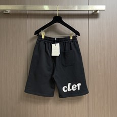 MONCLER 2026FW 新款休闲短裤,美学的焕新诠释,演绎浓郁的格调型时尚风范,细节感和设计感强悍 MONCLER 2026FW 新款休闲短裤,美学的焕新诠释,演绎浓郁的格调型时尚风范,细节感和设计感强悍