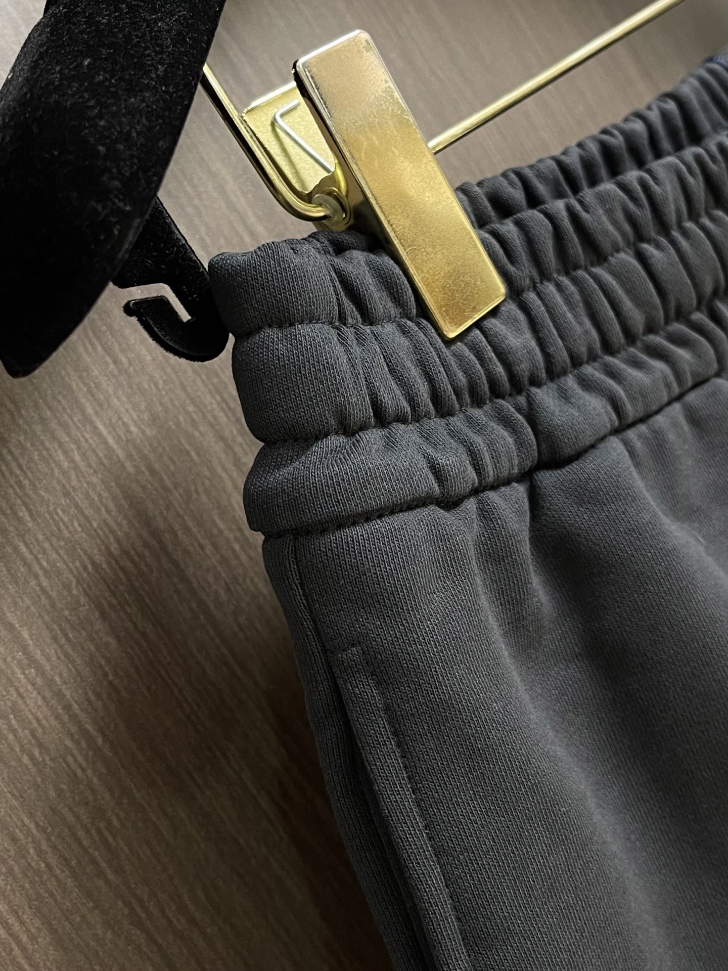 MONCLER 2026FW 新款休闲短裤，美学的焕新诠释,演绎浓郁的格调型时尚风范,细节感和设计感强悍