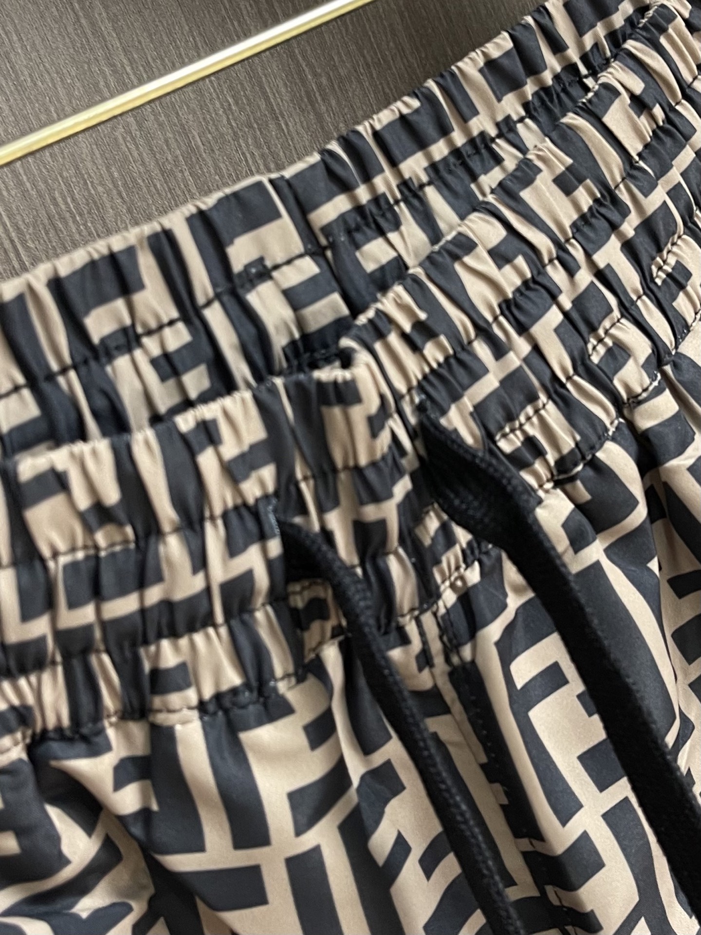 FENDI 2026SS全幅提花运动短裤，经典满印设计，精致做工，采用客供面料打造，版型立体有型，专门进