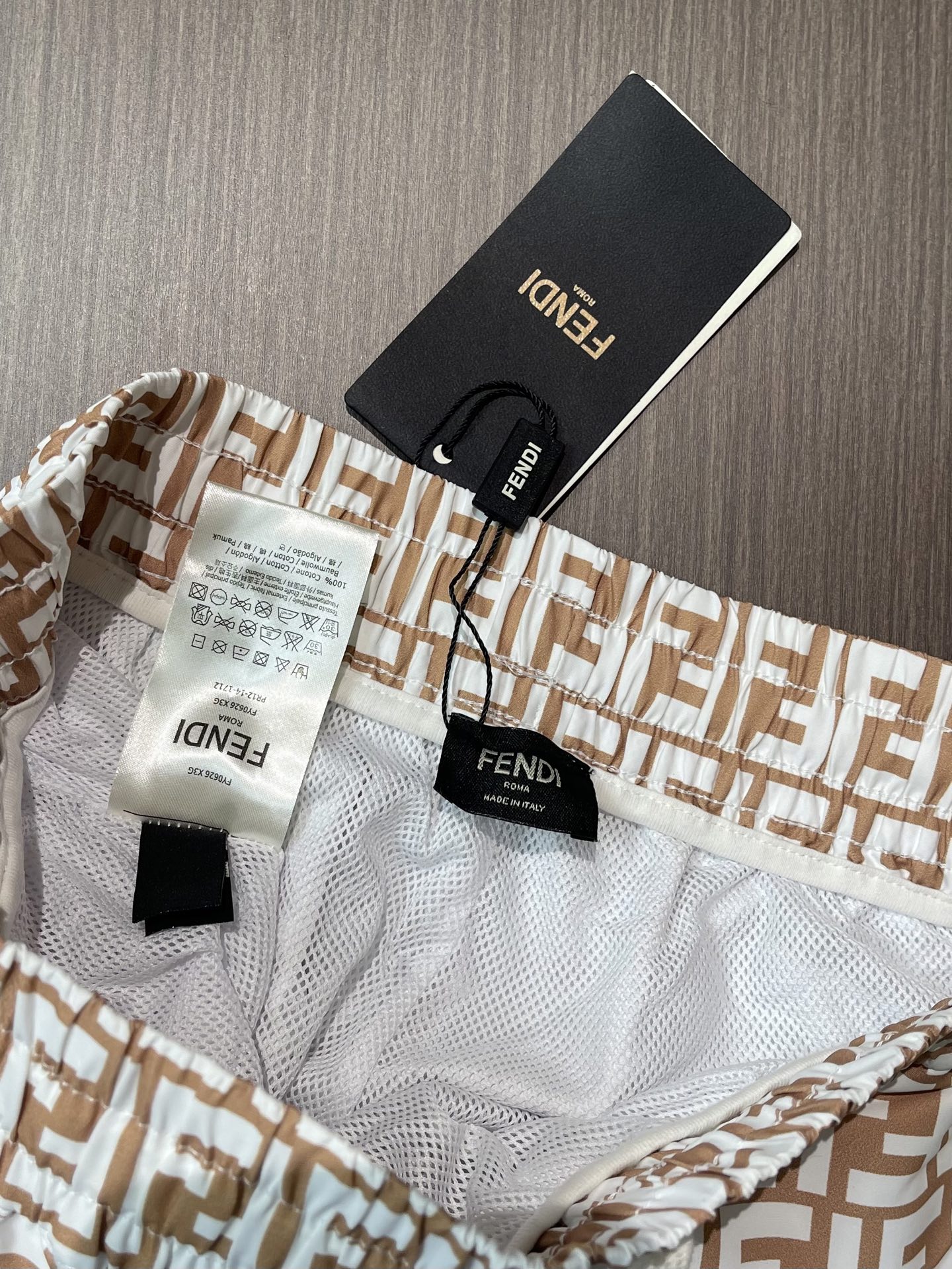 FENDI 2026SS全幅提花运动短裤，经典满印设计，精致做工，采用客供面料打造，版型立体有型，专门进
