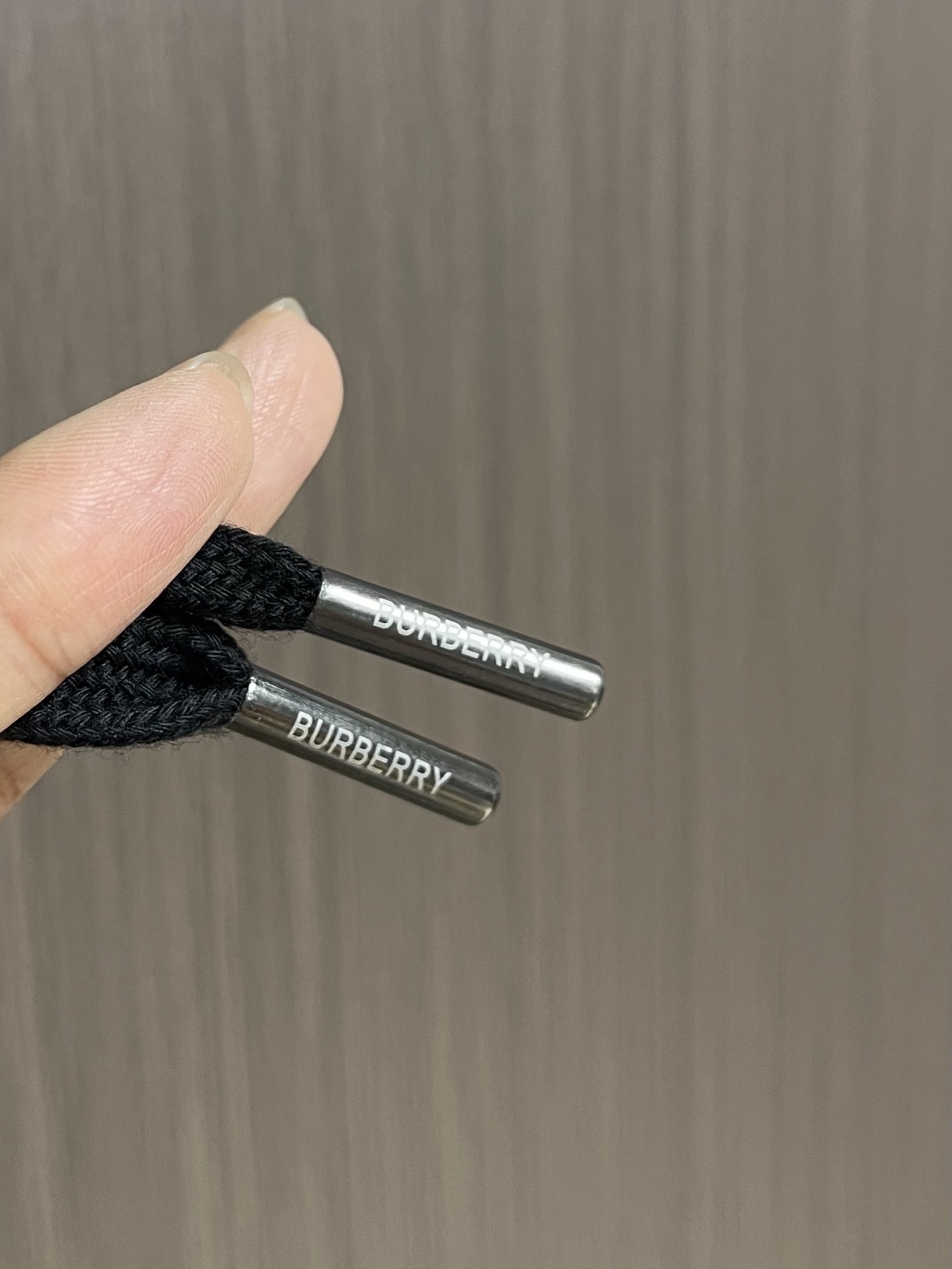 Burberry 新款速干沙滩短裤，定制面料，版型紧致立体，直条纹拼接，定制裤绳，质感强，顺滑，上身舒适