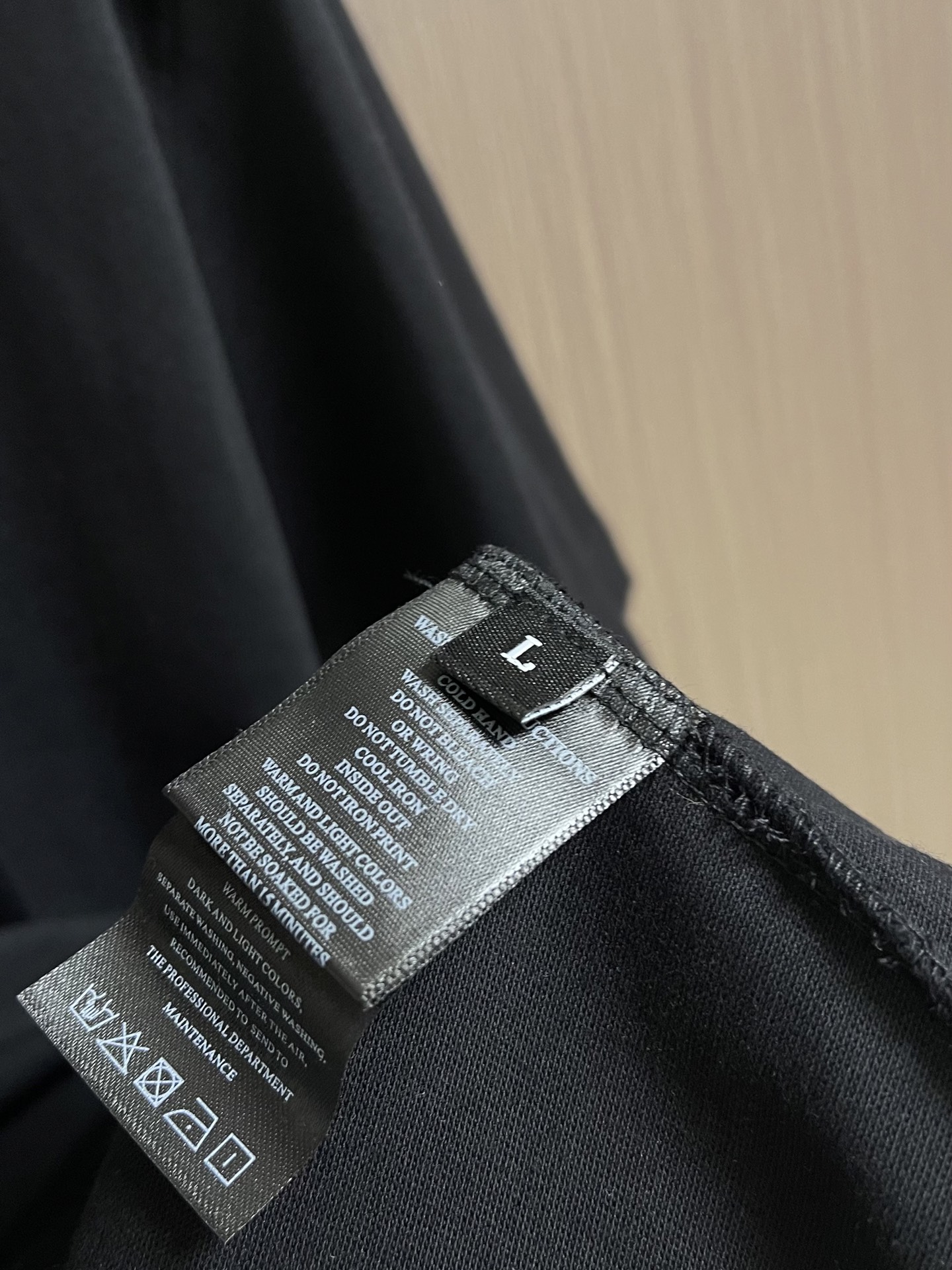 整套 Burberry巴宝莉 战马旗帜印花短袖t恤短裤套装，面料采用230克重精梳棉，定制32支1*1螺