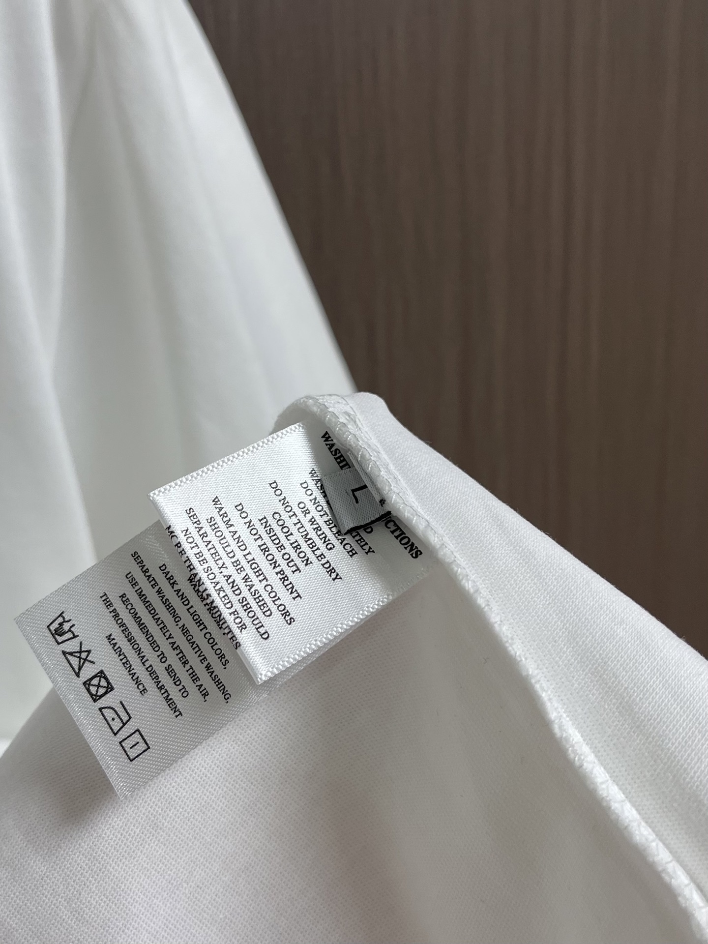 整套 Burberry巴宝莉 战马旗帜印花短袖t恤短裤套装，面料采用230克重精梳棉，定制32支1*1螺