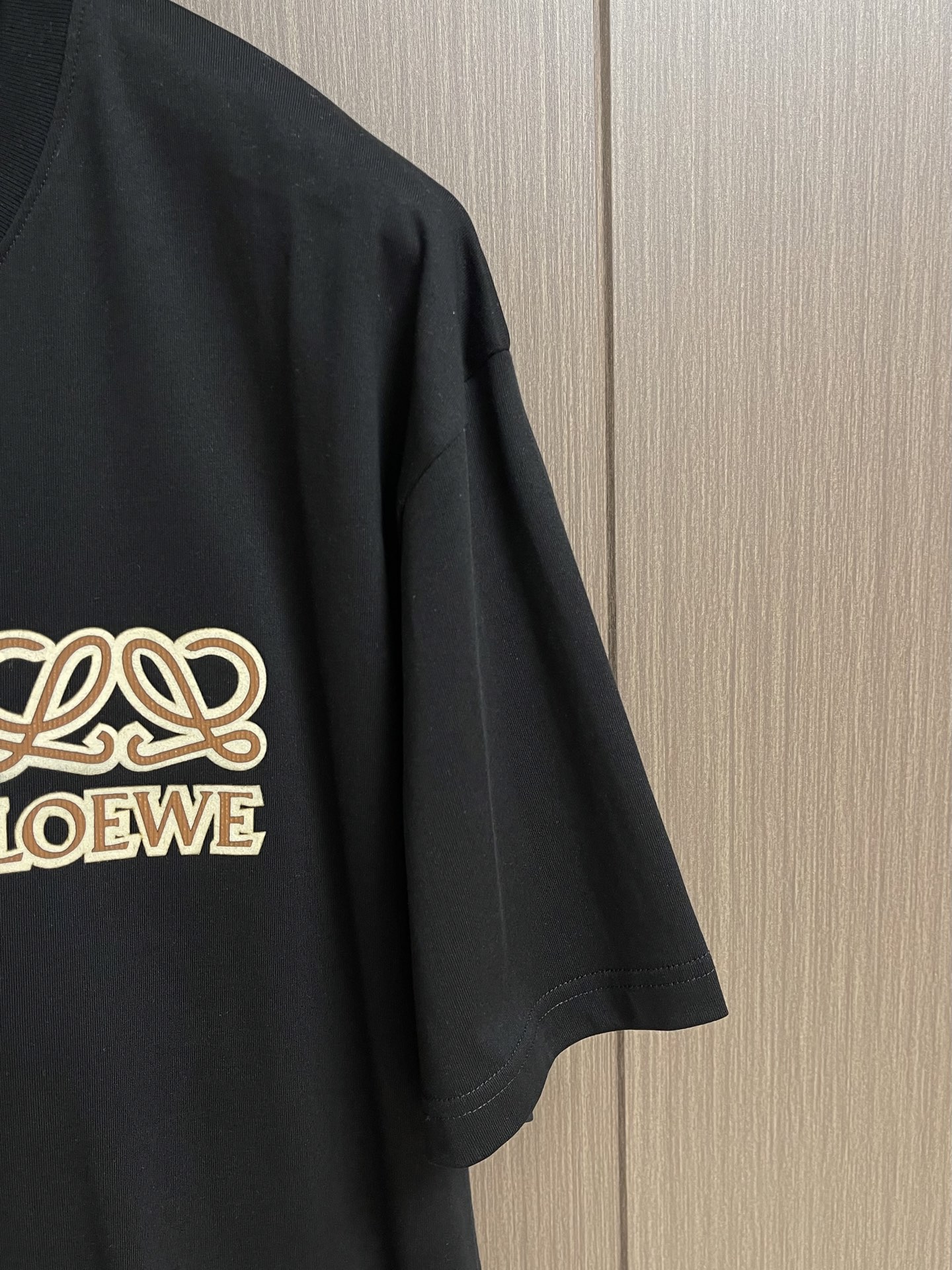 整套 Loewe罗意威 2026ss 字母logo印花短袖T恤短裤套装，面料采用240克重精梳棉，定制1